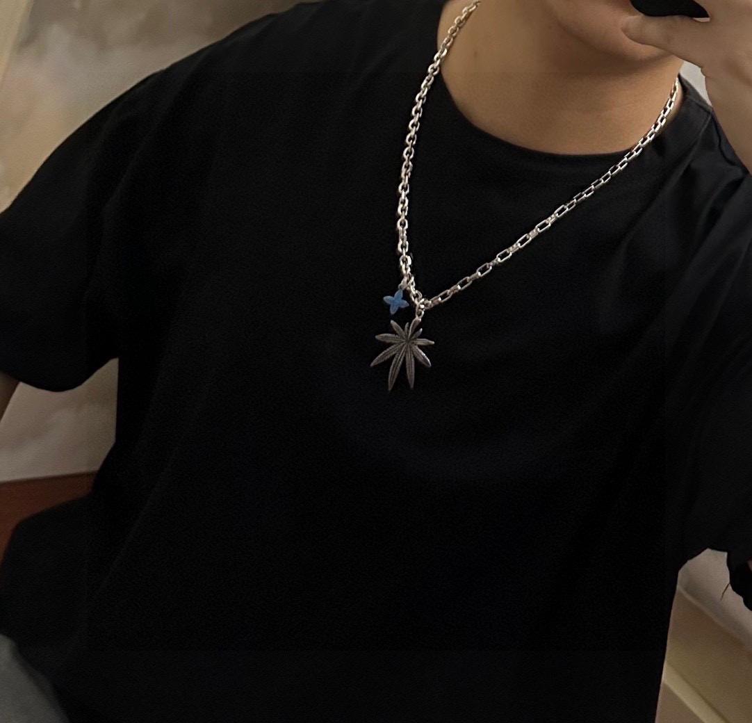     LV路易威登项链🇷🇼原单货🇷🇼专柜新款开模复古潮流时尚必备 男女均可佩戴 情侣款同款 摇滚朋克泰