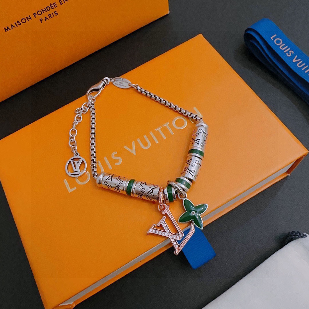         高品质LV路易威登手链🇷🇼原单货🇷🇼专柜新款开模复古潮流时尚必备 男女均可佩戴 情侣款同