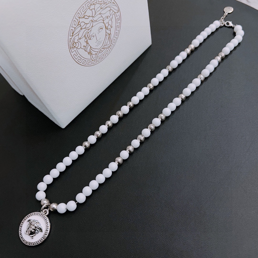 “Superstitious Silver Necklaces for Men and Women: Retro Fashion with Punk Style” - 图片 3