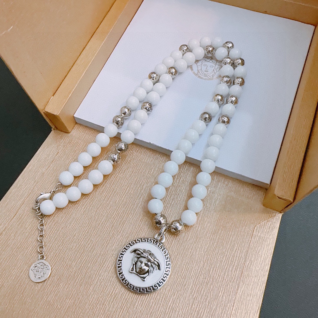 “Superstitious Silver Necklaces for Men and Women: Retro Fashion with Punk Style”