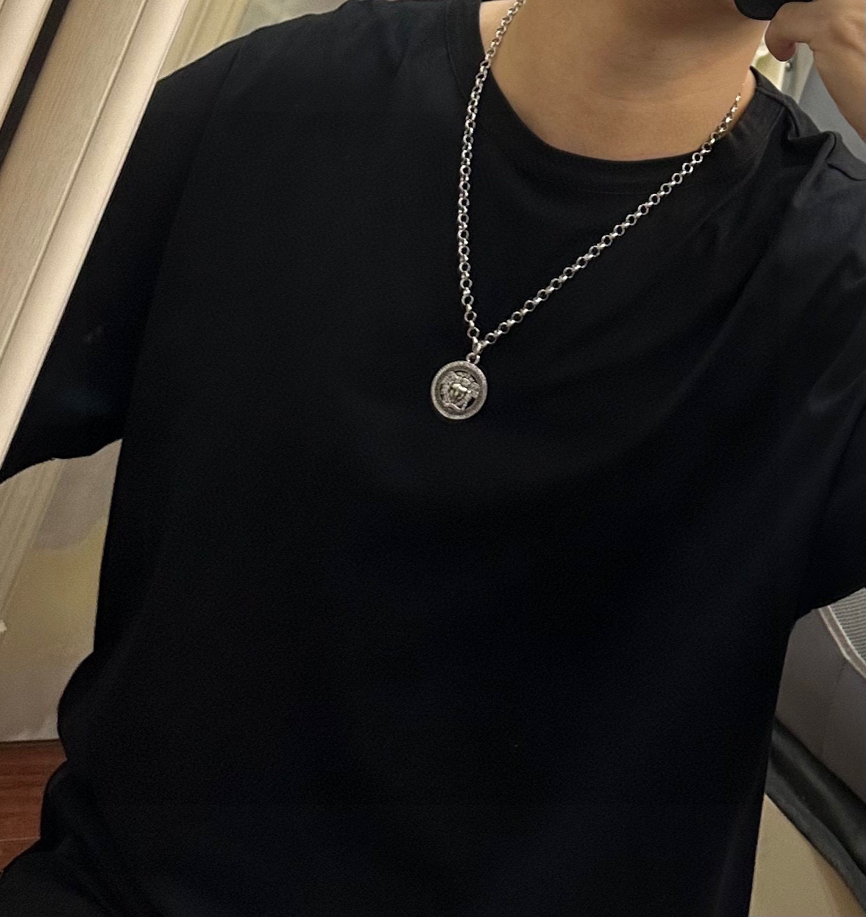    高品质范思哲项链美杜莎头像原单货专柜新款开模复古潮流时尚必备 男女均可佩戴 情侣款同款 摇滚朋克泰