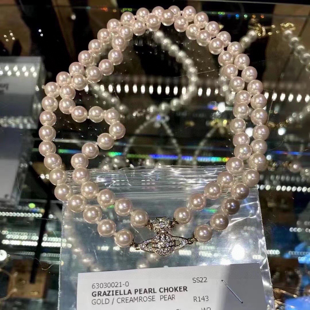 Vivienne Westwood 𝐕𝐢𝐯𝐢𝐞𝐧𝐧𝐞 𝐖𝐞𝐬𝐭𝐰𝐨𝐨𝐝
