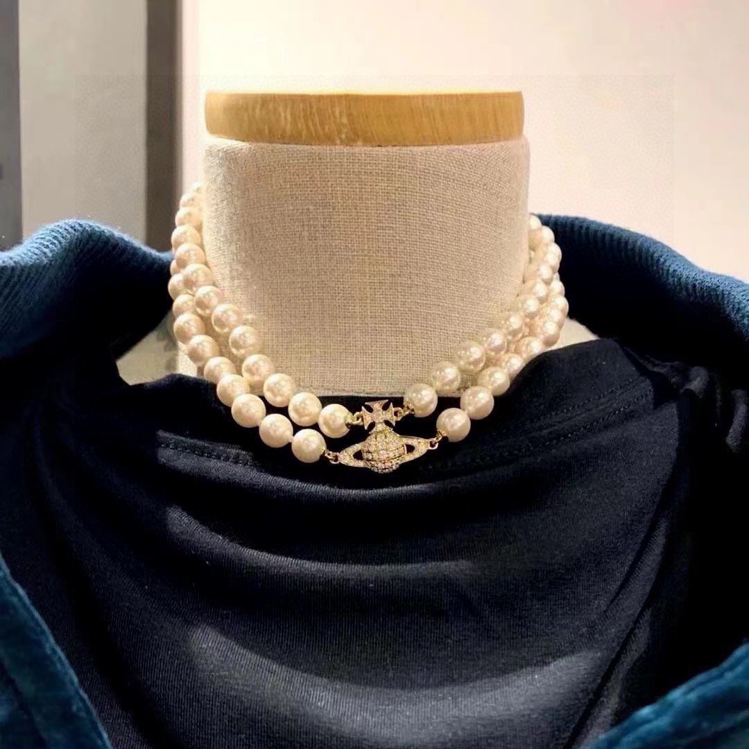 Vivienne Westwood 𝐕𝐢𝐯𝐢𝐞𝐧𝐧𝐞 𝐖𝐞𝐬𝐭𝐰𝐨𝐨𝐝