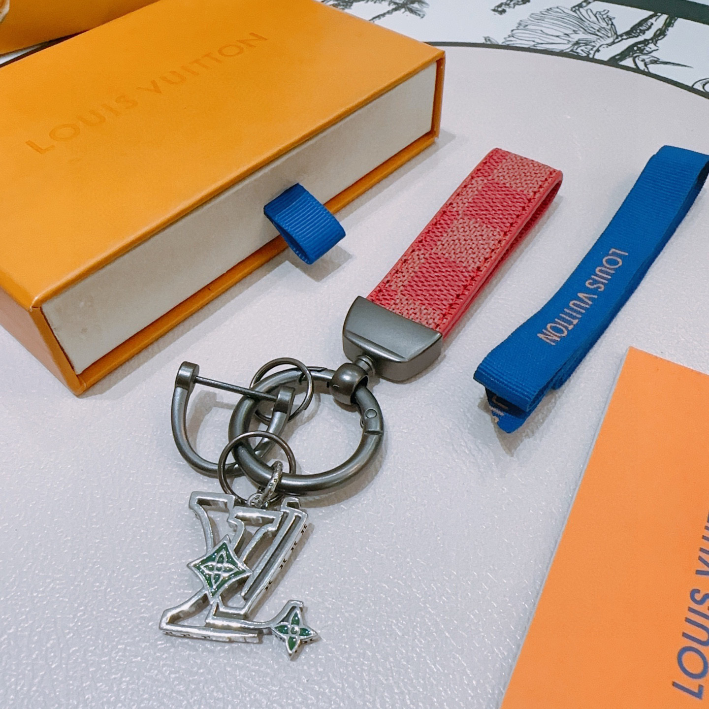 NO:378883,New products released LV keychain lv bag buckle, the latest bag hanging ornament is higher grade, the same Anger Forest series classic co-branded design concept keychain series, details are used to treat the version, non-market bright style, this model has been selling hot products in lv, very easy to match with trendy backpacks, jewelry boutique, louis vuitton, backpacks, keychain19860909新品发布LV钥匙扣 lv包包扣 最新款包包挂饰档次更高明星同款Anger Forest系列经典款联名设计理念钥匙扣系列 细节对版做旧处理 非市面亮面版型 这款一直在出 lv里面热卖款 非常好搭配潮流背包,饰品精品,louis vuitton,backpacks,keychain,Jewelry