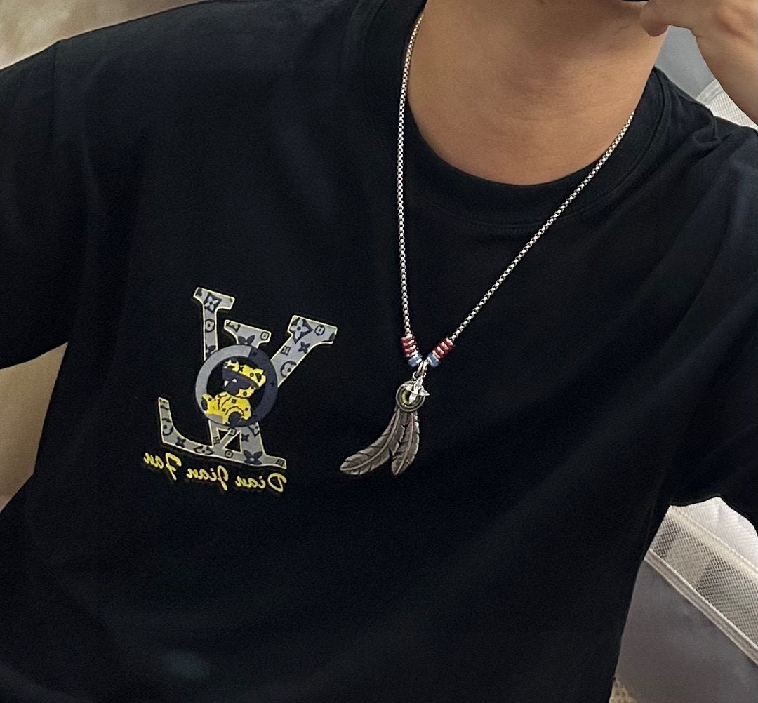     LV路易威登项链🇷🇼原单货🇷🇼专柜新款开模复古潮流时尚必备 男女均可佩戴 情侣款同款 摇滚朋克泰