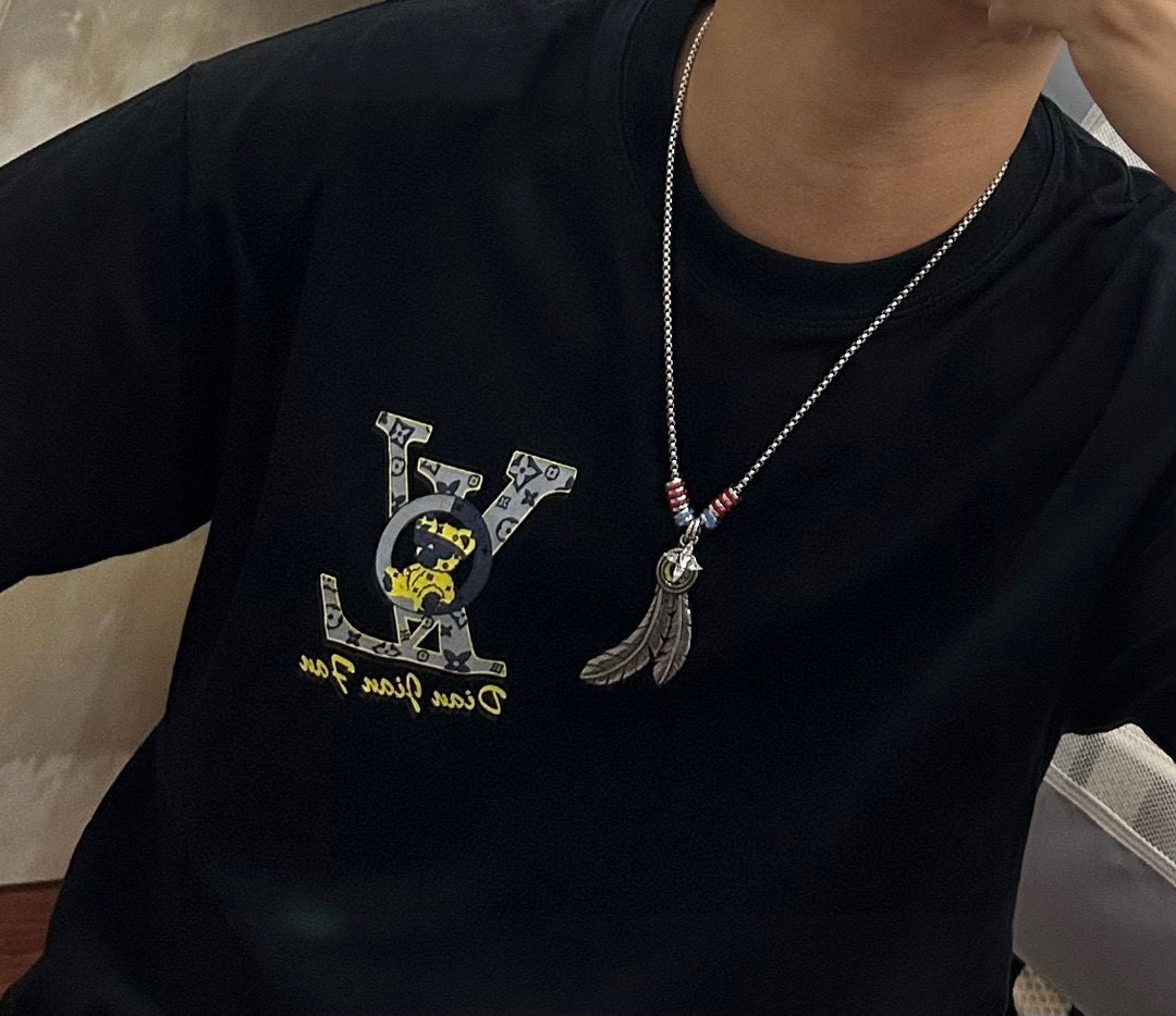     LV路易威登项链🇷🇼原单货🇷🇼专柜新款开模复古潮流时尚必备 男女均可佩戴 情侣款同款 摇滚朋克泰
