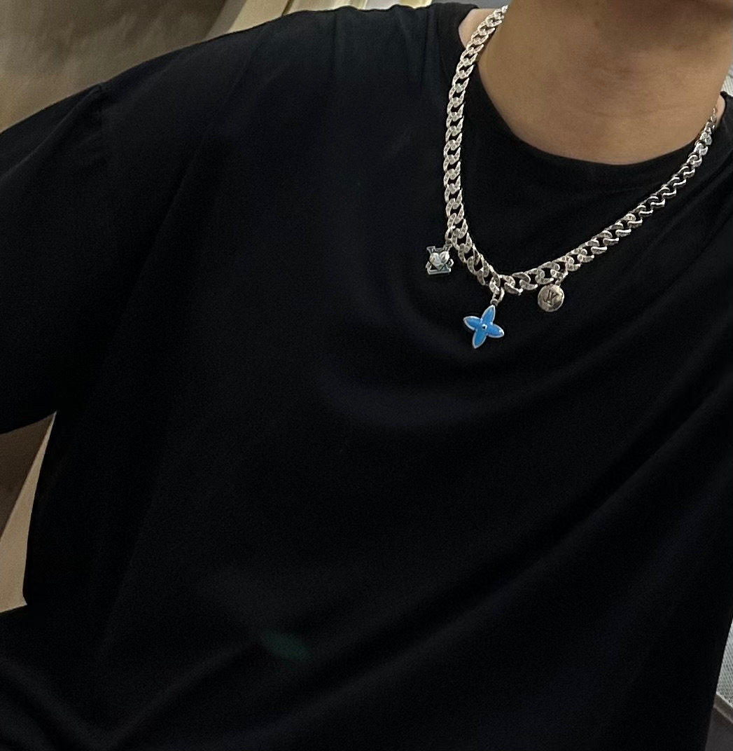 LV路易威登项链🇷🇼原单货🇷🇼专柜新款开模复古潮流时尚必备 男女均可佩戴 情侣款同款 摇滚朋克泰银风格 