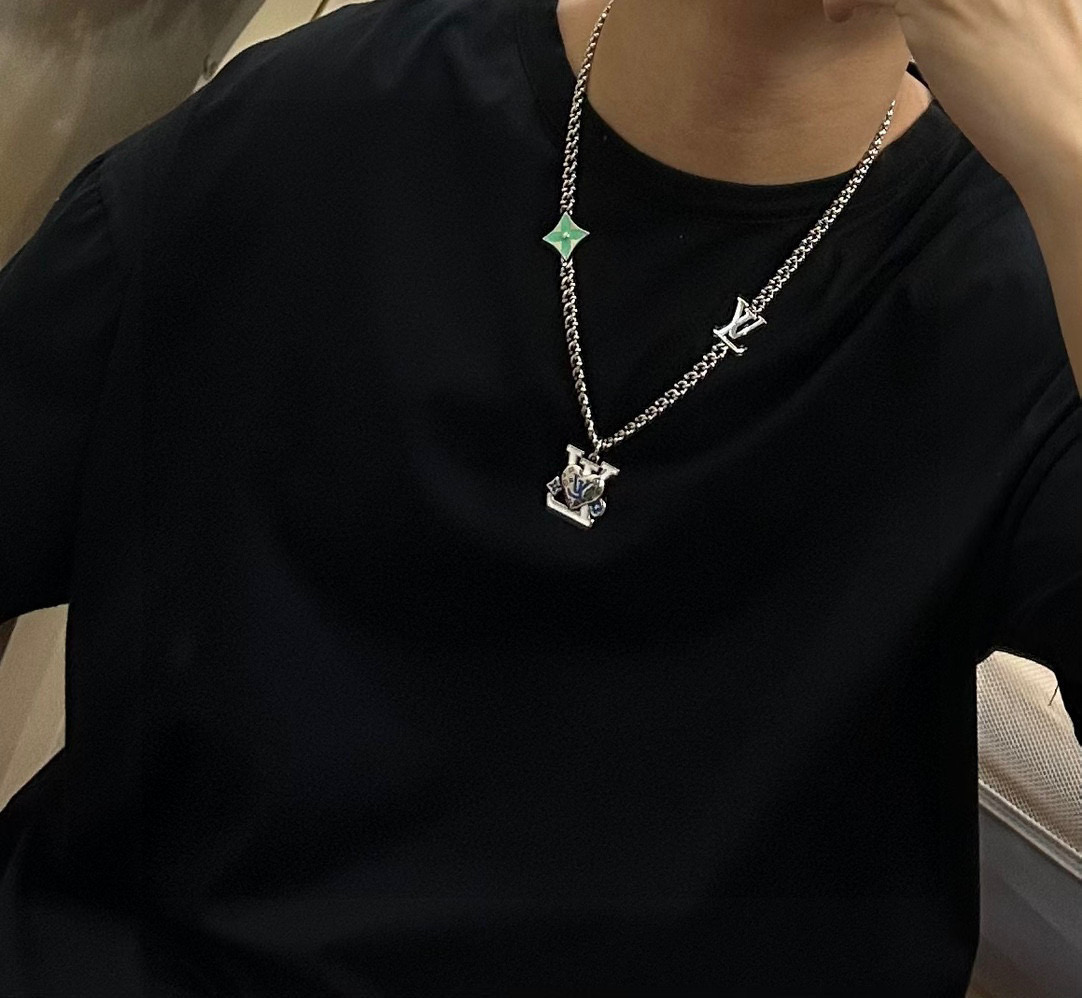 路易威登 LV项链🇷🇼原单货🇷🇼专柜新款开模复古潮流时尚必备 男女均可佩戴 情侣款同款 摇滚朋克泰银风格
