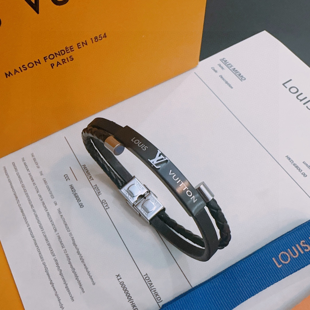 高品质LV路易威登牛皮手绳手链🇷🇼原单货🇷🇼专柜新款开模复古潮流时尚必备 男女均可佩戴 情侣款同款 摇滚