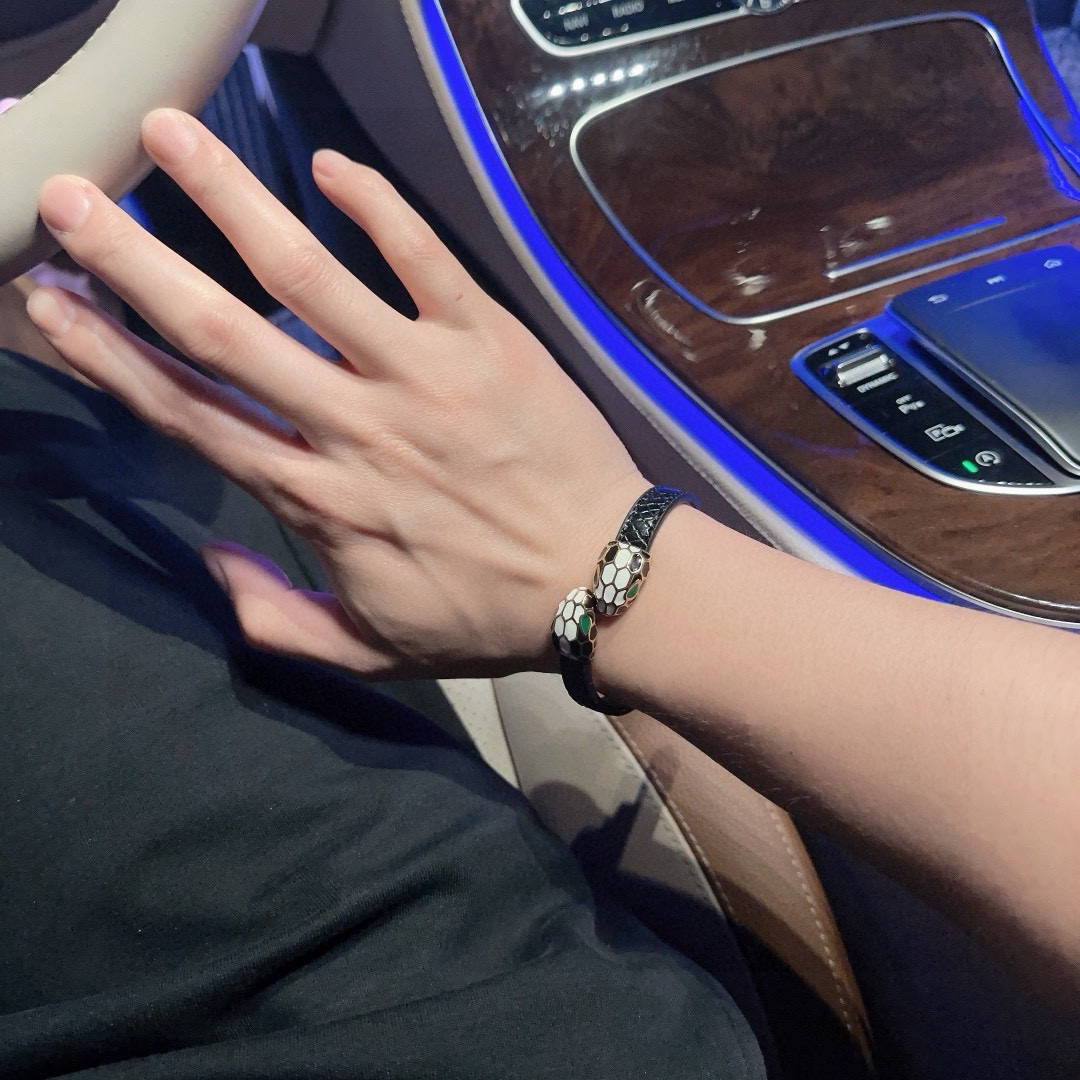高品质宝格丽牛皮手绳手链💍原单货专柜新款开模复古潮流时尚必备 男女均可佩戴 情侣款同款 摇滚朋克泰银风格