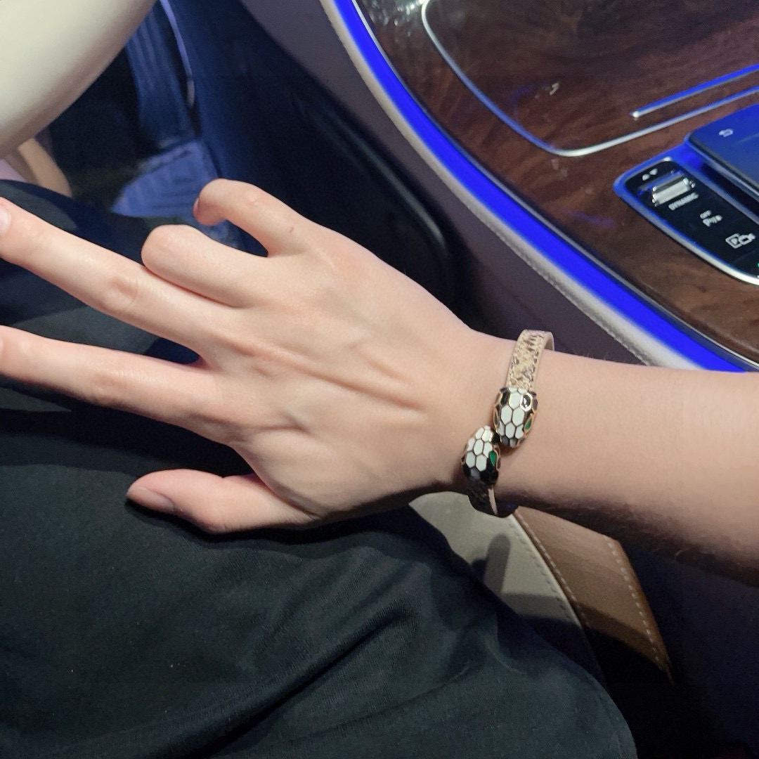 高品质宝格丽牛皮手绳手链💍原单货专柜新款开模复古潮流时尚必备 男女均可佩戴 情侣款同款 摇滚朋克泰银风格