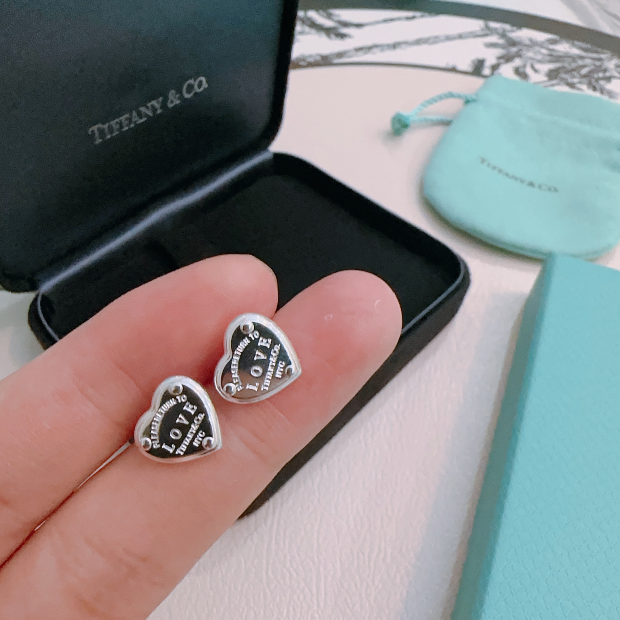 👑新款爱心耳钉 Return to Tiffany™ 系列灵感源自 1969 年问世的标志性钥匙扣，经典