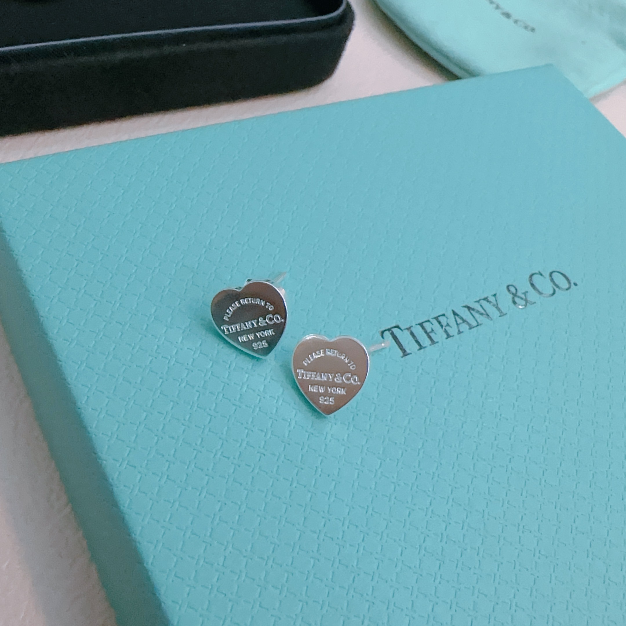 👑新款爱心耳钉 Return to Tiffany™ 系列灵感源自 1969 年问世的标志性钥匙扣，经典