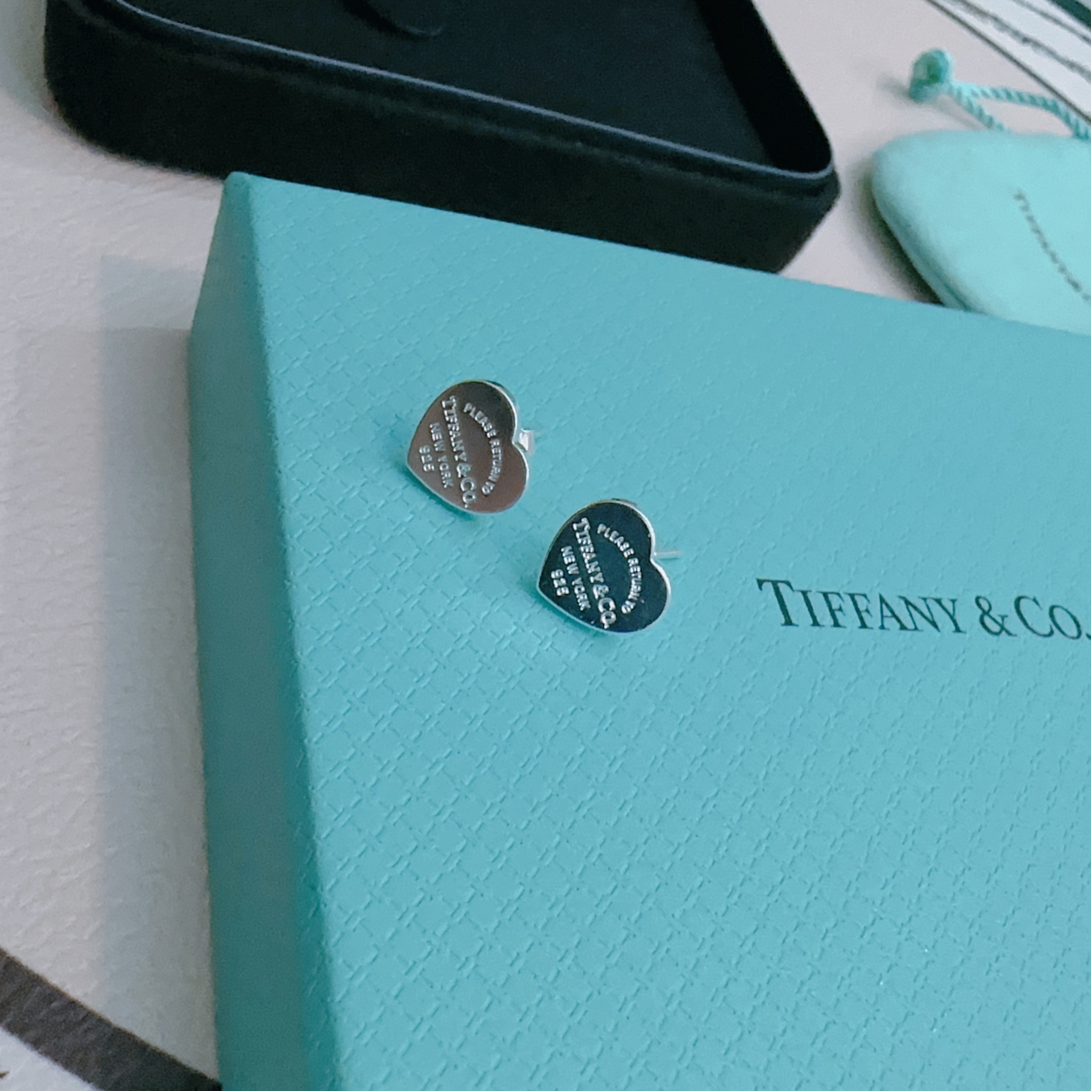 👑新款爱心耳钉 Return to Tiffany™ 系列灵感源自 1969 年问世的标志性钥匙扣，经典
