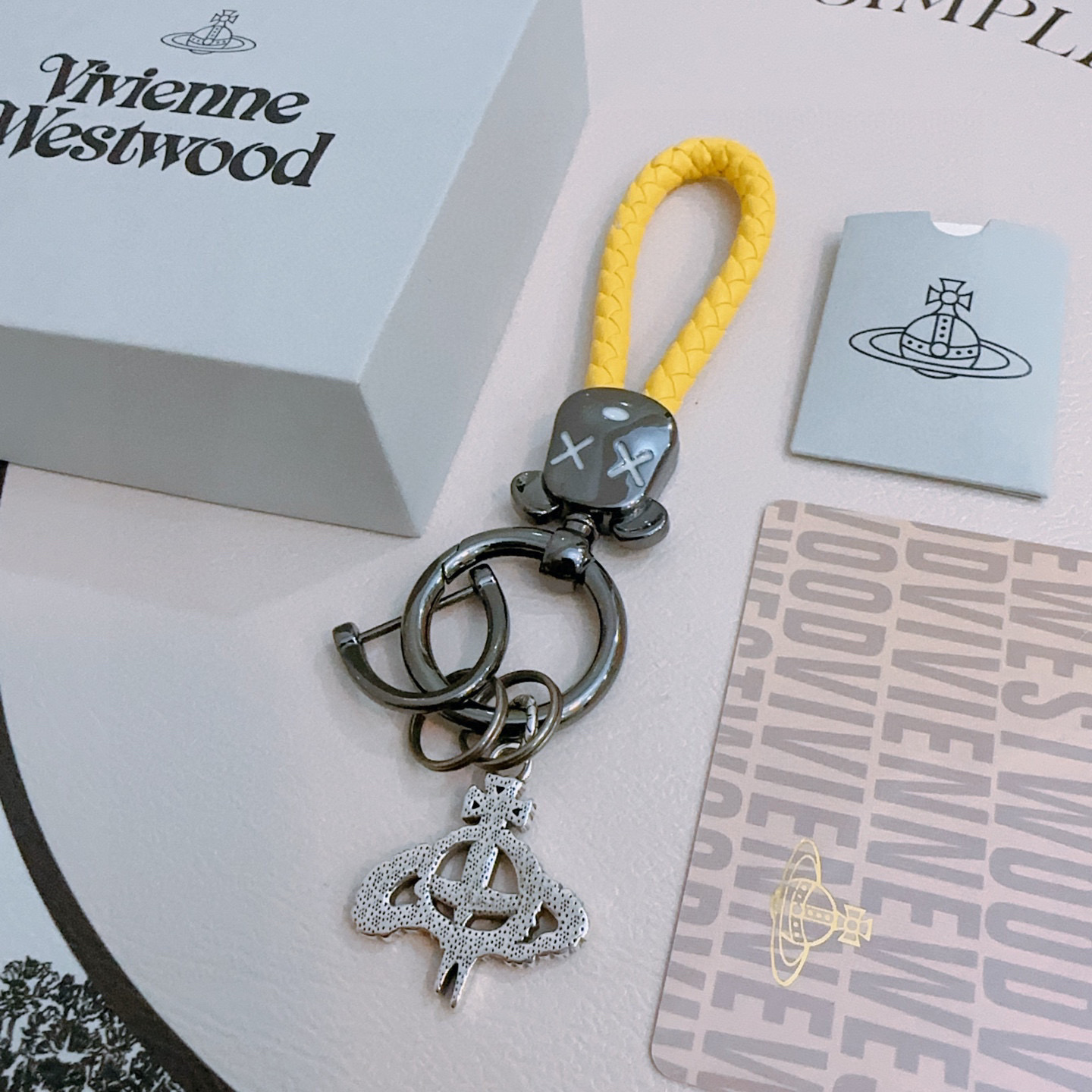 NO:379612,New product releases Queen Mother’s keychain, bag buckle, headphone box latest style bag hanging ornaments, higher grade, star style Anger Forest series classic co-branded design concept keychain series Details are used for the old version, non-market glossy version, This model has been released, Queen Mother’s best selling model, very easy to match with trendy backpacks, jewelry boutiques, backpacks, keychain19860909新品发布 西太后钥匙扣 包包扣 耳机盒最新款包包挂饰档次更高明星同款Anger Forest系列经典款联名设计理念钥匙扣系列 细节对版做旧处理 非市面亮面版型 这款一直在出 西太后里面热卖款 非常好搭配潮流背包,饰品精品,backpacks,keychain,Jewelry