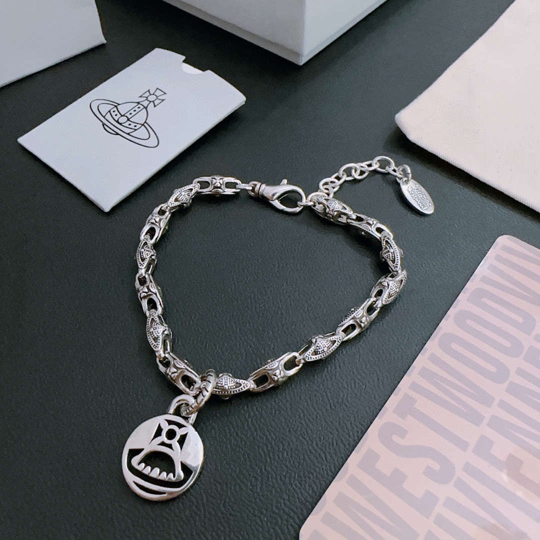 P120 𝐕𝐢𝐯𝐢𝐞𝐧𝐧𝐞 𝐖𝐞𝐬𝐭𝐰𝐨𝐨𝐝🪐✨
高品质经典大土星手链男女同款(码数可调节)
项链vivienne westwood西太后土星项链!英国时装设计师,时装的朋克之母!时尚潮流风格,品质强大,超美的设计!简约大气刺绣Logo‼精致💎这个款不用担心不好看,因为经典的元素洋气的新设计!赠礼的完美之选,充分展现个性风范。品质非常整个首饰给人大牌气场的同时又非常精致,让整个人的层次提升好几个level💟绝对值得入手‼️🌟