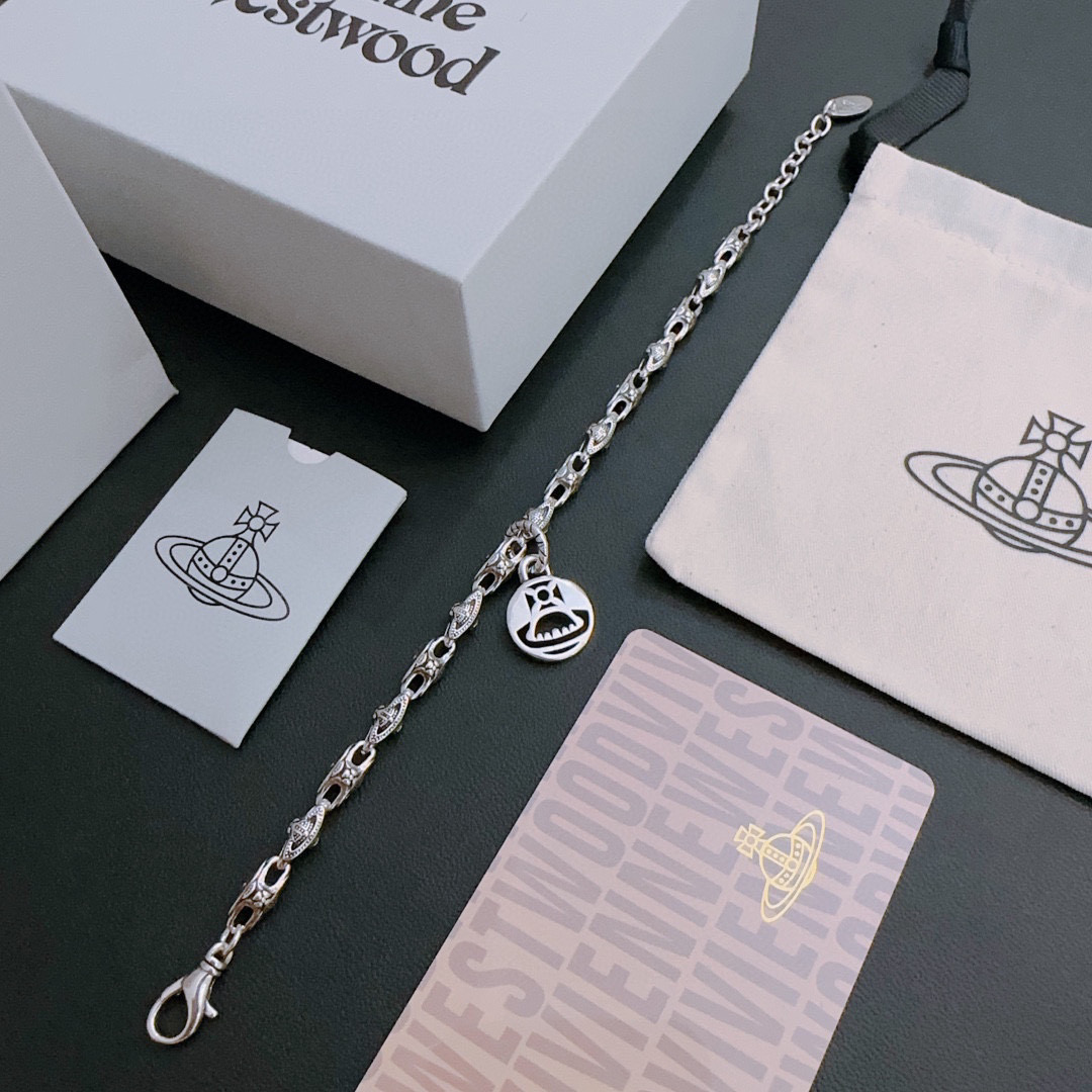 P120 𝐕𝐢𝐯𝐢𝐞𝐧𝐧𝐞 𝐖𝐞𝐬𝐭𝐰𝐨𝐨𝐝🪐✨
高品质经典大土星手链男女同款(码数可调节)
项链vivienne westwood西太后土星项链!英国时装设计师,时装的朋克之母!时尚潮流风格,品质强大,超美的设计!简约大气刺绣Logo‼精致💎这个款不用担心不好看,因为经典的元素洋气的新设计!赠礼的完美之选,充分展现个性风范。品质非常整个首饰给人大牌气场的同时又非常精致,让整个人的层次提升好几个level💟绝对值得入手‼️🌟