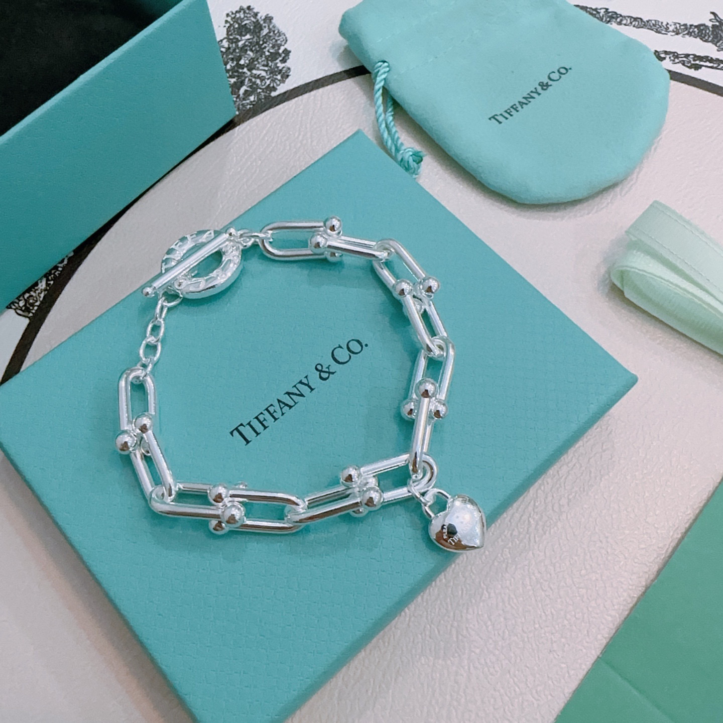 NO:380896,Tiffany bracelet TIFFNY&CO. The counter Seiko silver version has the same style as the stars, retro and old style, original reproduction, purely handmade, authentic model opening trendy and fashion essentials, both men and women can wear it, the same style as the couple, the same style as the rock punk silver style, the trendy and versatile, the same style as the official website, the fine jewelry, tiffany, bracelet19860909蒂芙尼手链 TIFFNY&CO. 专柜精工银版本明星同款 复古做旧风 原版复刻 纯手工打造 ～正品开模潮流时尚必备 男女均可佩戴 情侣款同款 摇滚朋克银风格 潮流百搭 官网同款,饰品精品,tiffany,bracelet,Jewelry