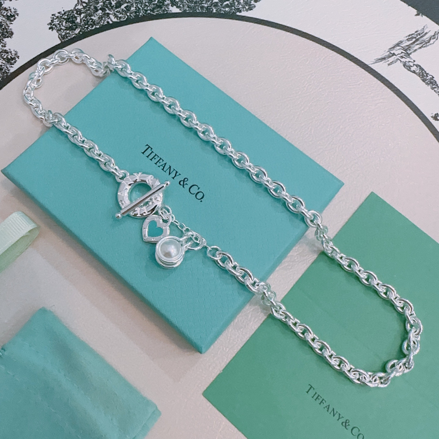 NO:380885,Tiffany TIFFNY&CO. The counter Seiko silver version has the same style, retro and old style, original reproduction, purely handmade, authentic model opening, fashion essentials, both men and women can wear, couple style, rock punk silver style, trendy and versatile, the same style on the official website (55cm), jewelry quality, tiffany19860909蒂芙尼 TIFFNY&CO. 专柜精工银版本明星同款 复古做旧风 原版复刻 纯手工打造 ～正品开模潮流时尚必备 男女均可佩戴 情侣款同款 摇滚朋克银风格 潮流百搭 官网同款（55cm）,饰品精品,tiffany,Jewelry