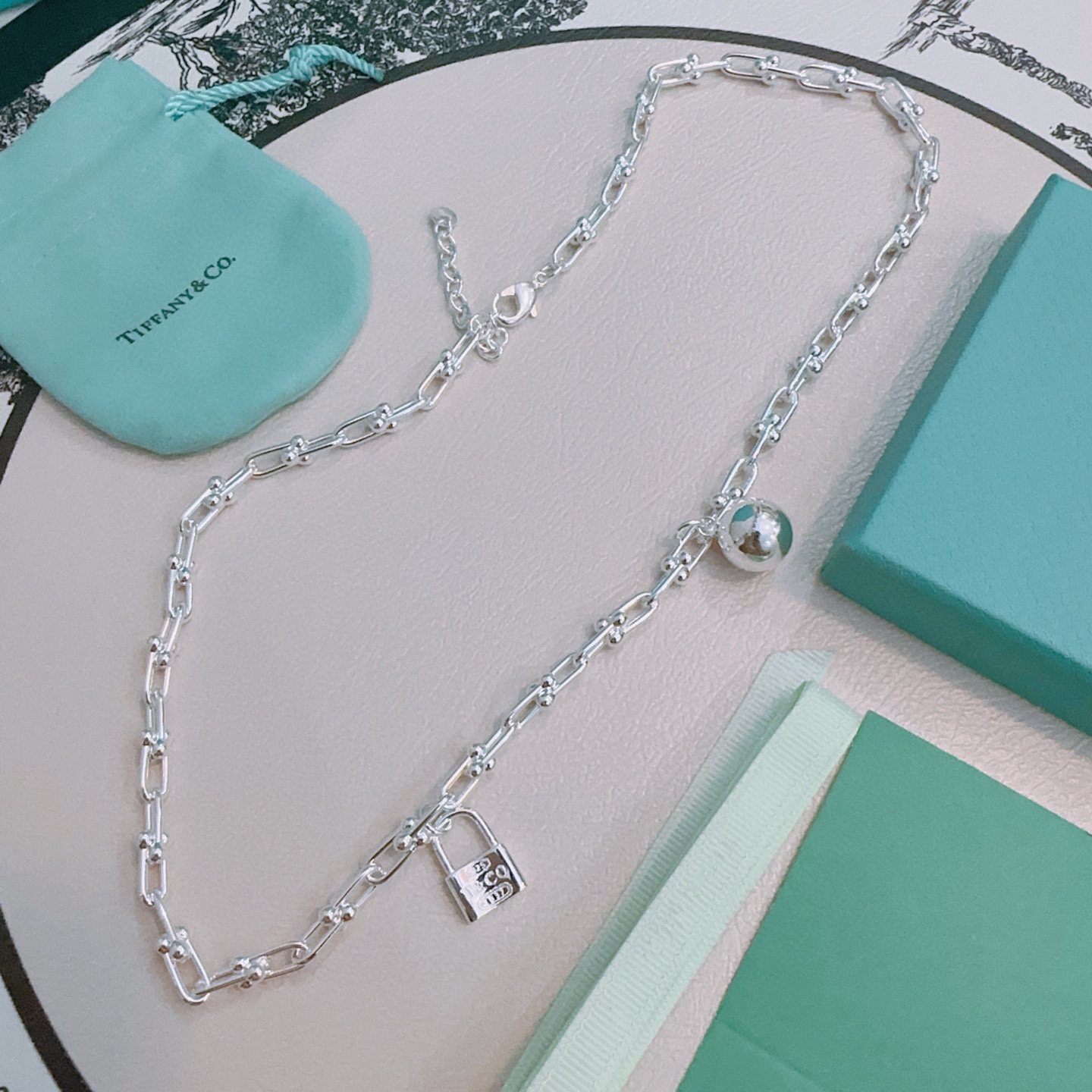 NO:380891,Tiffany Necklace TIFFNY&CO. The counter Seiko Silver version has the same style as the stars, retro and old style, original reproduction, purely handmade, authentic model opening trendy and fashion essentials, both men and women can wear it, the same style as the couple, the same style as the rock punk silver style, the trendy and versatile, the same style as the official website, the fine jewelry, tiffany, necklace19860909蒂芙尼项链 TIFFNY&CO. 专柜精工银版本明星同款 复古做旧风 原版复刻 纯手工打造 ～正品开模潮流时尚必备 男女均可佩戴 情侣款同款 摇滚朋克银风格 潮流百搭 官网同款,饰品精品,tiffany,necklace,Jewelry