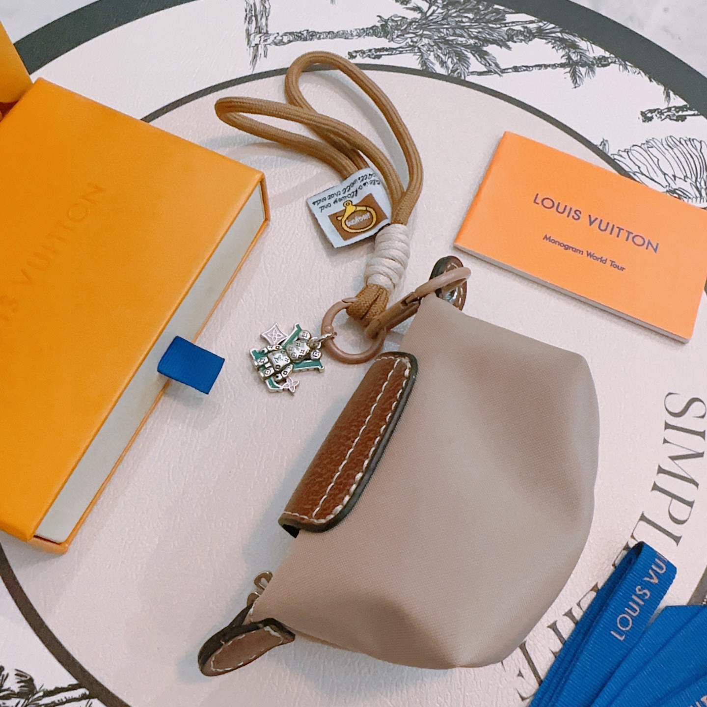 NO:383392,New products released LV keychain lv bag buckle, the latest bag hanging ornament is higher grade, the same Anger Forest series classic co-branded design concept keychain series, details are used to treat the version, non-market bright style, this model has been selling hot products in lv, very easy to match with trendy backpacks, jewelry boutique, louis vuitton, backpacks, keychain19860909新品发布LV钥匙扣 lv包包扣 最新款包包挂饰档次更高明星同款Anger Forest系列经典款联名设计理念钥匙扣系列 细节对版做旧处理 非市面亮面版型 这款一直在出 lv里面热卖款 非常好搭配潮流背包,饰品精品,louis vuitton,backpacks,keychain,Jewelry