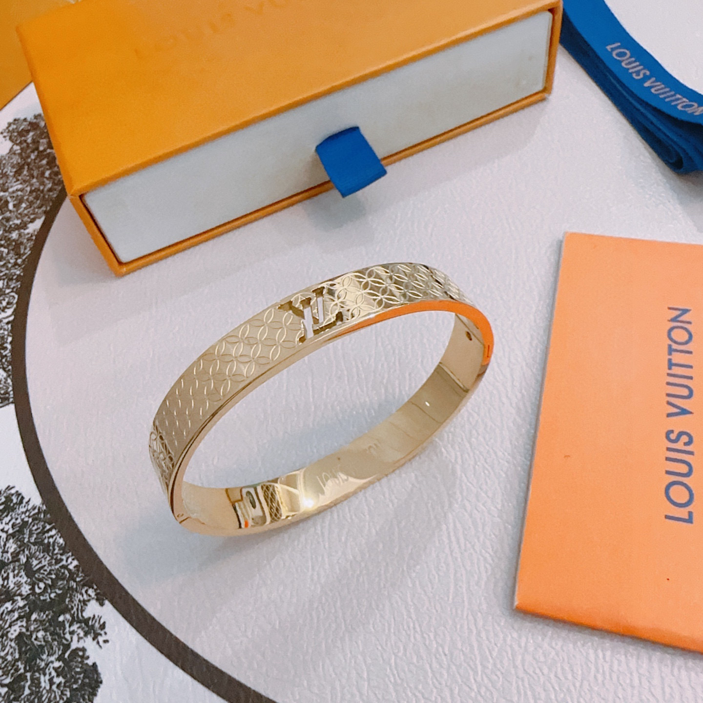 NO:383388,LV bracelet bracelet, new model, fashion and fashion essential for opening molds, can be worn by both men and women, same style for couples, trendy and versatile, the same style as the official website (steel material), fine jewelry, louis vuitton, bracelet, bracelet19860909LV手链手镯 新款开模潮流时尚必备 男女均可佩戴 情侣款同款 潮流百搭 官网同款最新款（钢材质）,饰品精品,louis vuitton,bracelet,bracelet,Jewelry