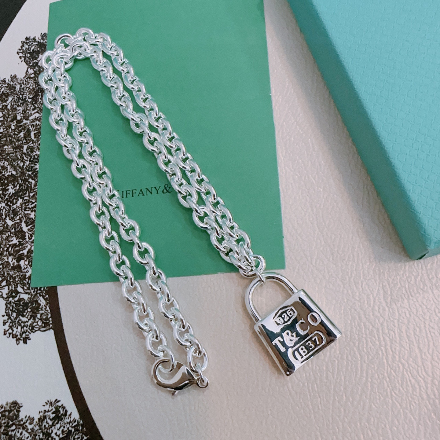 NO:383400,Tiffany Necklace TIFFNY&CO. The counter Seiko Silver version has the same style, retro and old style, original reproduction, purely handmade, authentic model opening, fashion essentials, both men and women can wear it, couple style, rock punk silver style, trendy and versatile, same style on the official website, fine jewelry, tiffany, necklace19860909蒂芙尼项链TIFFNY&CO. 专柜精工银版本明星同款 复古做旧风 原版复刻 纯手工打造 ～正品开模潮流时尚必备 男女均可佩戴 情侣款同款 摇滚朋克银风格 潮流百搭 官网同款,饰品精品,tiffany,necklace,Jewelry