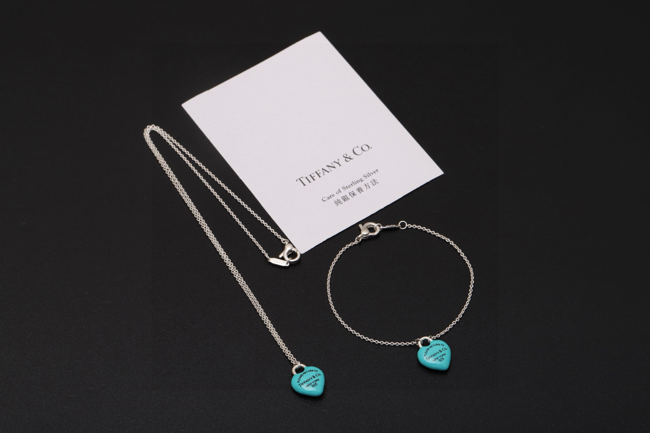 NO:383424,P Necklace 50 P Bracelet 50 [New Products are on the Shelves] Tiffany Necklace 25 Valentine's Day Limited Love Drop Oil Enamel Necklace Double Heart Tag Mini Necklace Series, like a unique mark of love, firmly interpreting the simplicity and purity of love. Even if time passes, love remains the same. Simple love, just for love, welcome to any version on the market [Hey Ha] We are consistent with ZP sterling silver material, material supports the identification of any authoritative organization, jewelry quality, tiffany, necklace, bracelet, pure silver19860909P项链50 P手链50【新品上架】蒂芙尼 项链 25年情人节限定爱心滴油珐琅项链 Double Heart Tag 迷你项链系列,宛若独一无二的爱之印记,坚定诠释爱情中的简单与纯粹.任时光流逝,爱依然如初.简单的爱,只为爱得简单欢迎PK市面任意版本[嘿哈]我们一致ZP 纯银材质,材质支持任何权威机构鉴定,饰品精品,tiffany,necklace,bracelet,pure silver,Jewelry