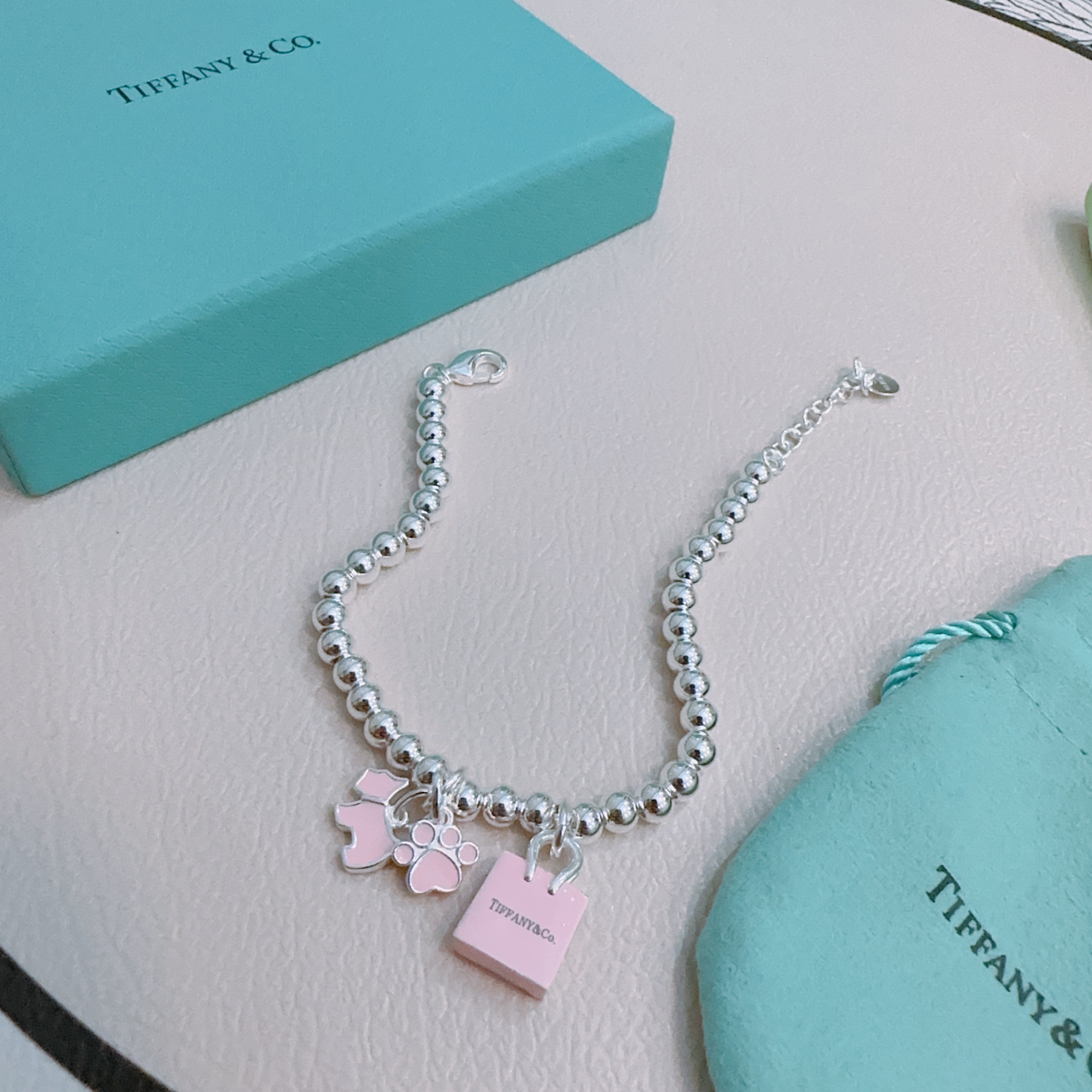 NO:382092,Tiffany bracelet TIFFNY&CO. The counter Seiko silver version has the same style as the stars, retro and old style, original reproduction, purely handmade, authentic model opening trendy and fashion essentials, both men and women can wear it, the same style as the couple, the same style as the rock punk silver style, the trendy and versatile, the same style as the official website, the fine jewelry, tiffany, bracelet19860909蒂芙尼手链 TIFFNY&CO. 专柜精工银版本明星同款 复古做旧风 原版复刻 纯手工打造 ～正品开模潮流时尚必备 男女均可佩戴 情侣款同款 摇滚朋克银风格 潮流百搭 官网同款,饰品精品,tiffany,bracelet,Jewelry