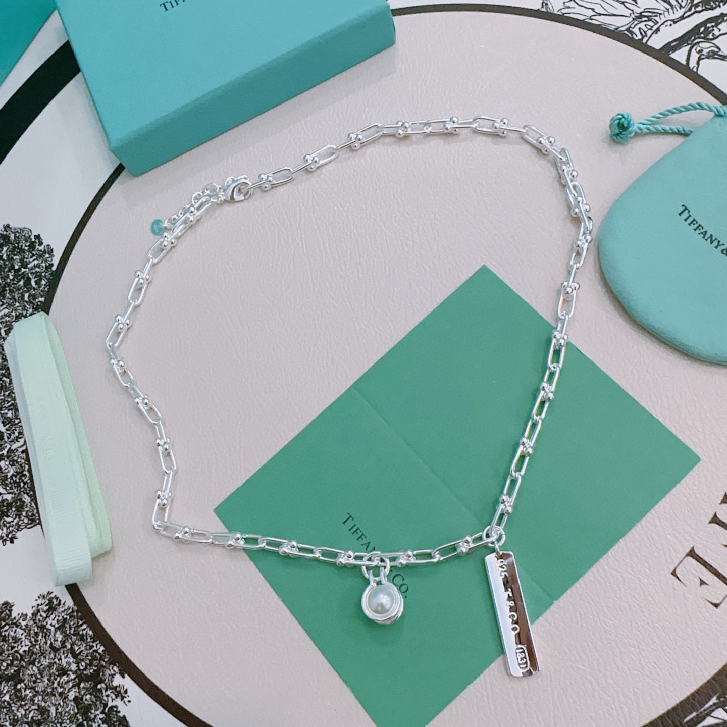 NO:382105,Tiffany TIFFNY&CO. The counter Seiko silver version has the same style as the stars, retro and old style, original reproduction, purely handmade, authentic model opening trendy and fashion essentials, both men and women can wear it, the same style as the couple, the same style as the rock punk silver style, trendy and versatile, the same style as the official website (55cm), jewelry boutique, tiffany19860909蒂芙尼 TIFFNY&CO. 专柜精工银版本明星同款 复古做旧风 原版复刻 纯手工打造 ～正品开模潮流时尚必备 男女均可佩戴 情侣款同款 摇滚朋克银风格 潮流百搭 官网同款（55cm）,饰品精品,tiffany,Jewelry