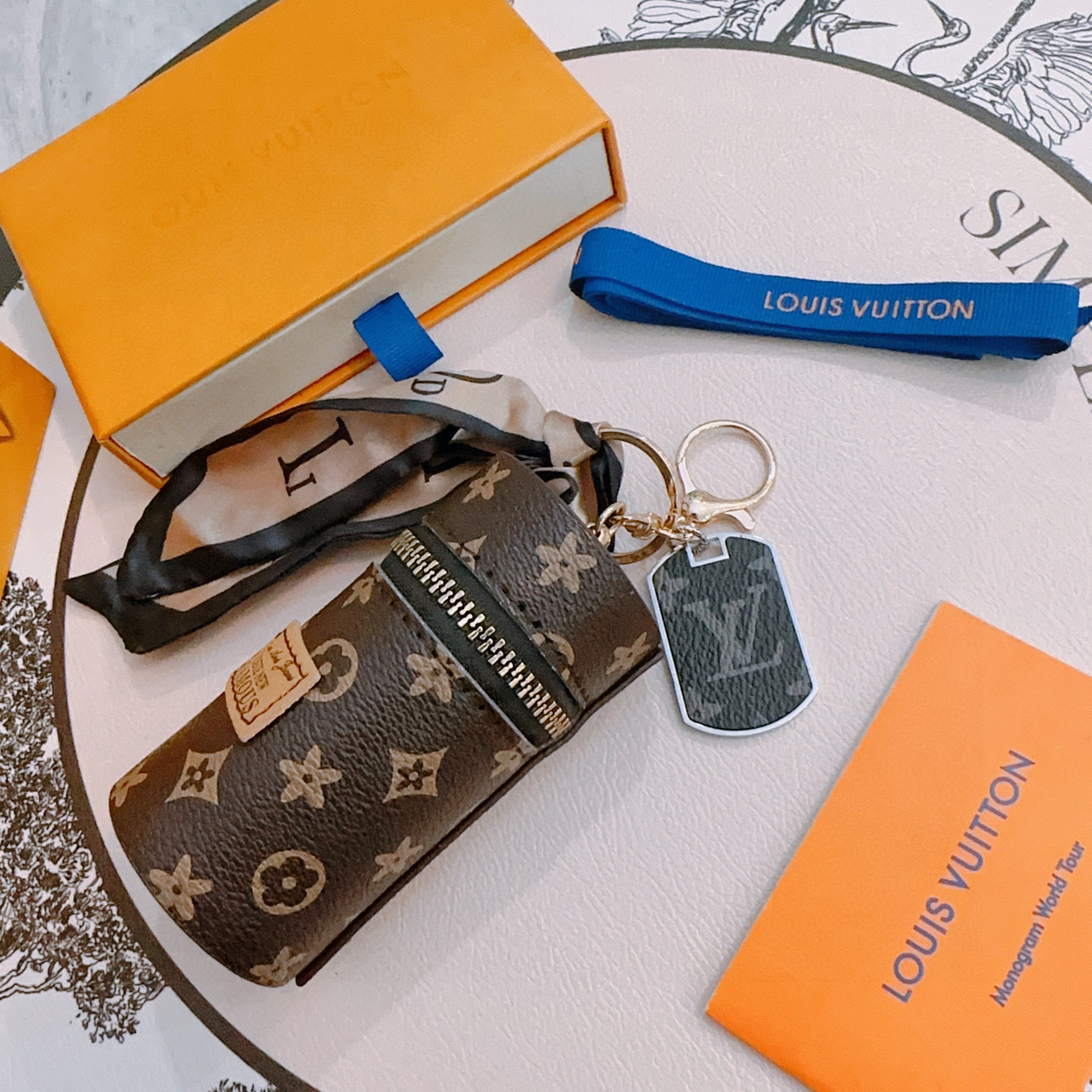 NO:386955,New products released LV keychain lv bag buckle, the latest bag hanging ornament is higher grade, the same Anger Forest series classic co-branded design concept keychain series, details are used to treat the version, non-market bright style, this model has been selling hot products in lv, very easy to match with trendy backpacks, jewelry boutique, louis vuitton, backpacks, keychain19860909新品发布LV钥匙扣 lv包包扣 最新款包包挂饰档次更高明星同款Anger Forest系列经典款联名设计理念钥匙扣系列 细节对版做旧处理 非市面亮面版型 这款一直在出 lv里面热卖款 非常好搭配潮流背包,饰品精品,louis vuitton,backpacks,keychain,Jewelry