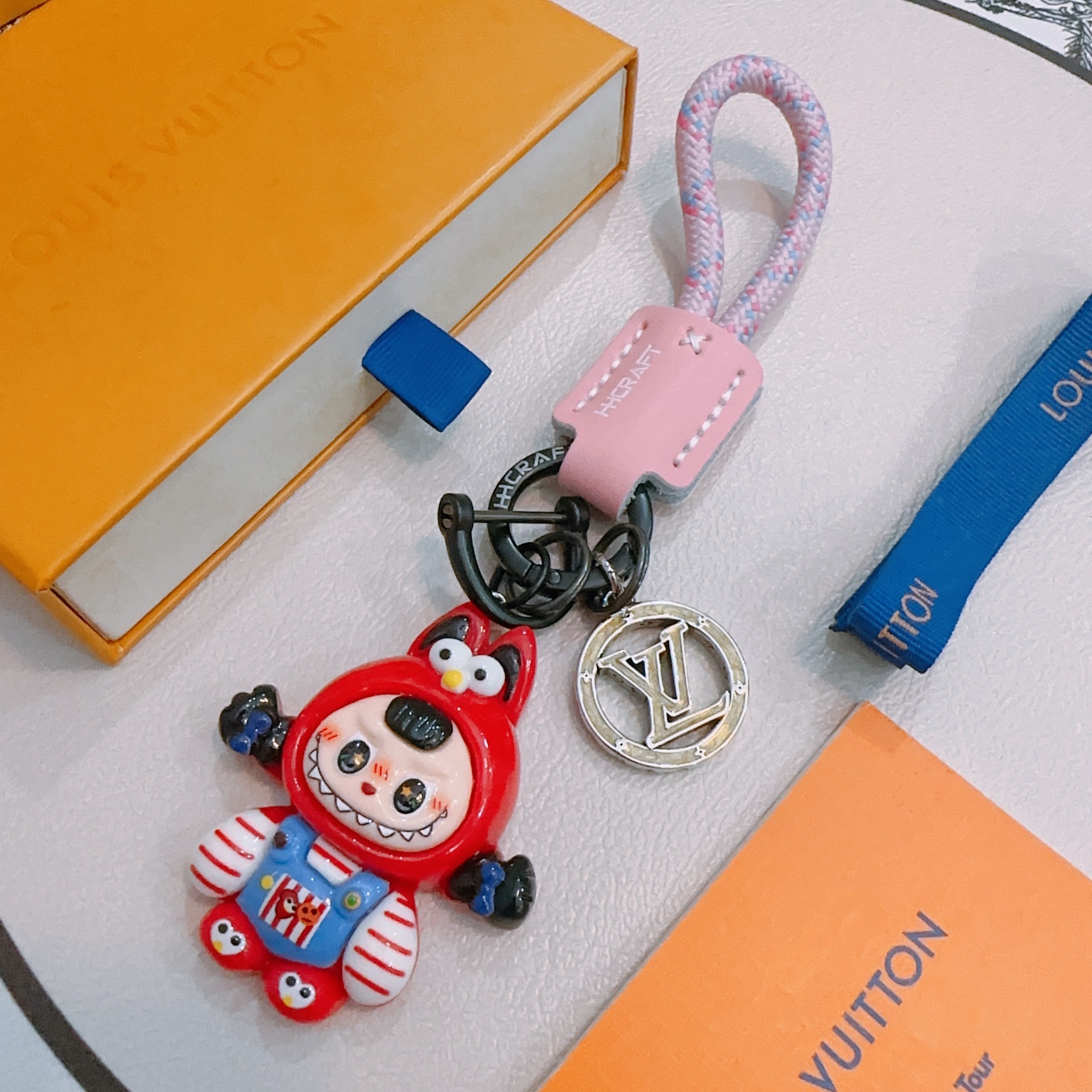 NO:387003,New product Labubu LV joint keychain lv bag buckle The latest style bag hanging decoration is higher grade Celebrity The same style Anger Forest series classic joint design concept keychain series Details are used to treat the version, non-market bright version This model has been selling hot products in lv. Very easy to match with trendy backpacks, jewelry boutiques, louis vuitton, backpacks, keychain19860909新品拉布布LV联名钥匙扣 lv包包扣 最新款包包挂饰档次更高明星同款Anger Forest系列经典款联名设计理念钥匙扣系列 细节对版做旧处理 非市面亮面版型 这款一直在出 lv里面热卖款 非常好搭配潮流背包,饰品精品,louis vuitton,backpacks,keychain,Jewelry