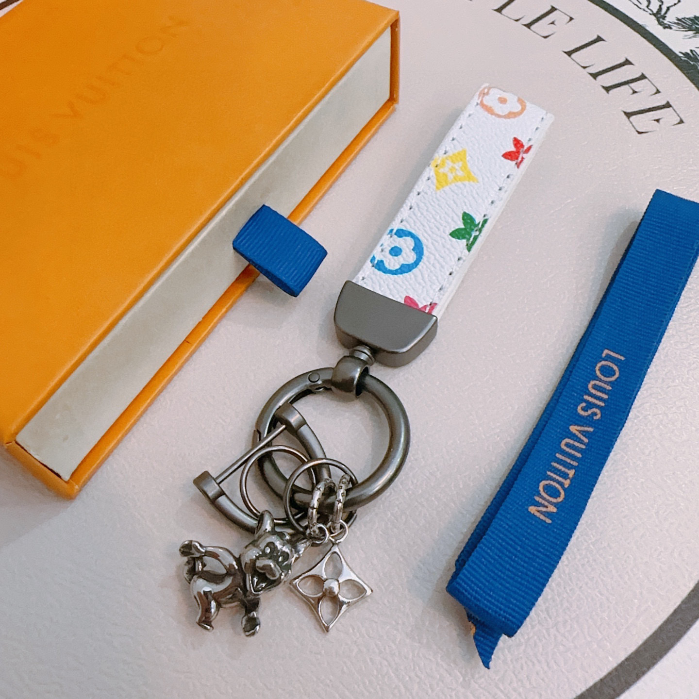 NO:543162,New products released LV keychain lv bag buckle, the latest bag hanging ornament is higher grade, the same Anger Forest series classic co-branded design concept keychain series, details are used to treat the version, non-market bright style, this model has been selling hot products in lv, very easy to match with trendy backpacks, jewelry boutique, louis vuitton, backpacks, keychain19860909新品发布LV钥匙扣 lv包包扣 最新款包包挂饰档次更高明星同款Anger Forest系列经典款联名设计理念钥匙扣系列 细节对版做旧处理 非市面亮面版型 这款一直在出 lv里面热卖款 非常好搭配潮流背包,饰品精品,louis vuitton,backpacks,keychain,Jewelry