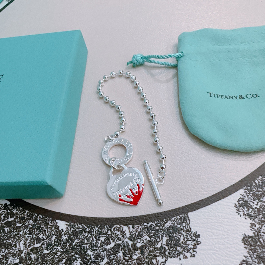 NO:516100,Tiffany TIFFNY&CO. The counter Seiko silver version bracelet has the same style as the stars, retro and old style, original reproduction, purely handmade, authentic model opening trendy and fashion essentials, both men and women can wear it, the same style as the couple, the same style as the rock punk silver style, the trendy and versatile, the same style on the official website, the fine jewelry, tiffany, bracelet19860909蒂芙尼 TIFFNY&CO. 专柜精工银版本手链明星同款 复古做旧风 原版复刻 纯手工打造 ～正品开模潮流时尚必备 男女均可佩戴 情侣款同款 摇滚朋克银风格 潮流百搭 官网同款,饰品精品,tiffany,bracelet,Jewelry