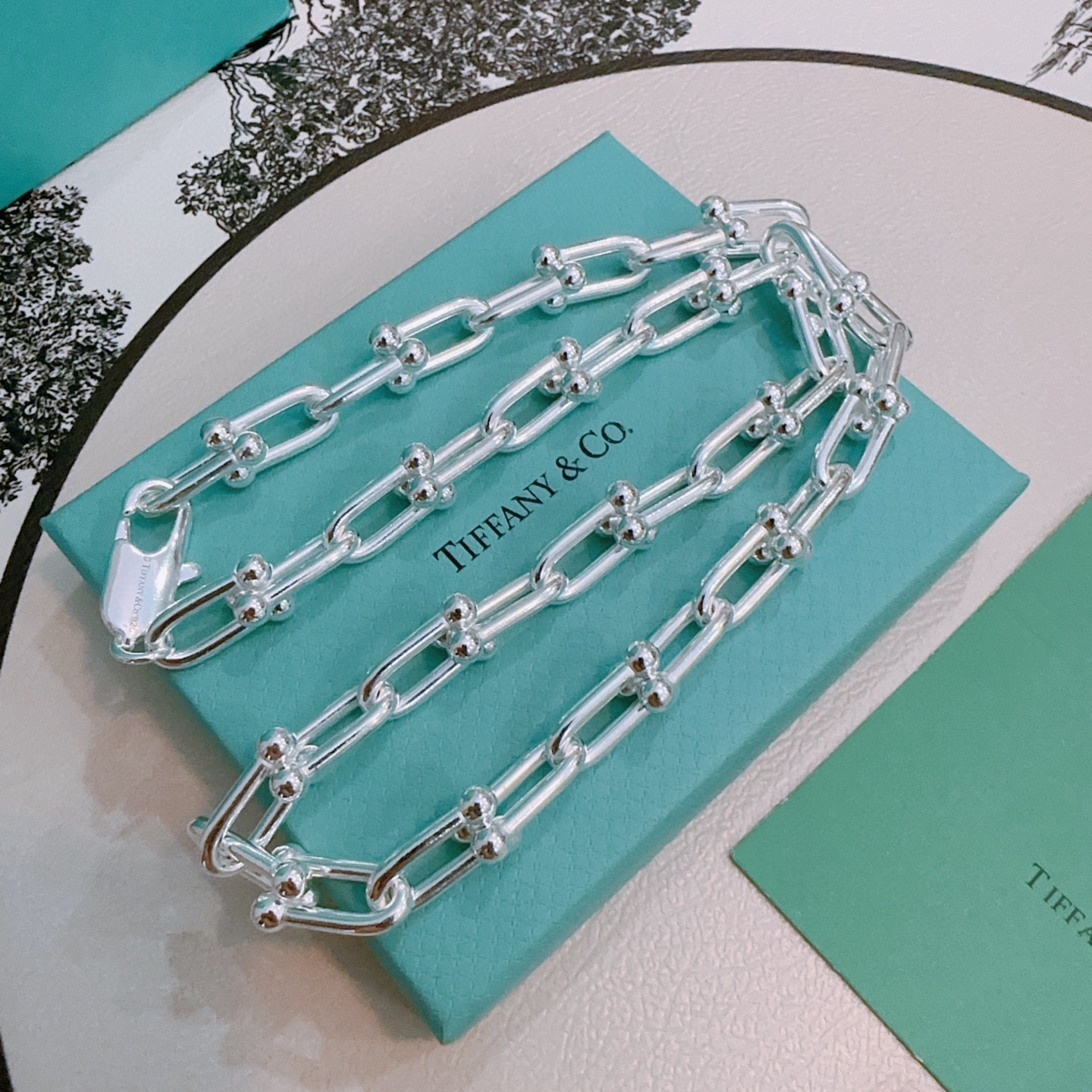 NO:533430,New Tiffany Necklace TIFFNY&CO. The counter Seiko Silver version has the same style as the stars, retro and old style, original reproduction, purely handmade, authentic model opening trendy and fashion essentials, both men and women can wear it, couple style, rock punk silver style, trendy and versatile, the same style as the official website, jewelry quality, tiffany, necklace19860909新款蒂芙尼项链TIFFNY&CO. 专柜精工银版本明星同款 复古做旧风 原版复刻 纯手工打造 ～正品开模潮流时尚必备 男女均可佩戴 情侣款同款 摇滚朋克银风格 潮流百搭 官网同款,饰品精品,tiffany,necklace,Jewelry