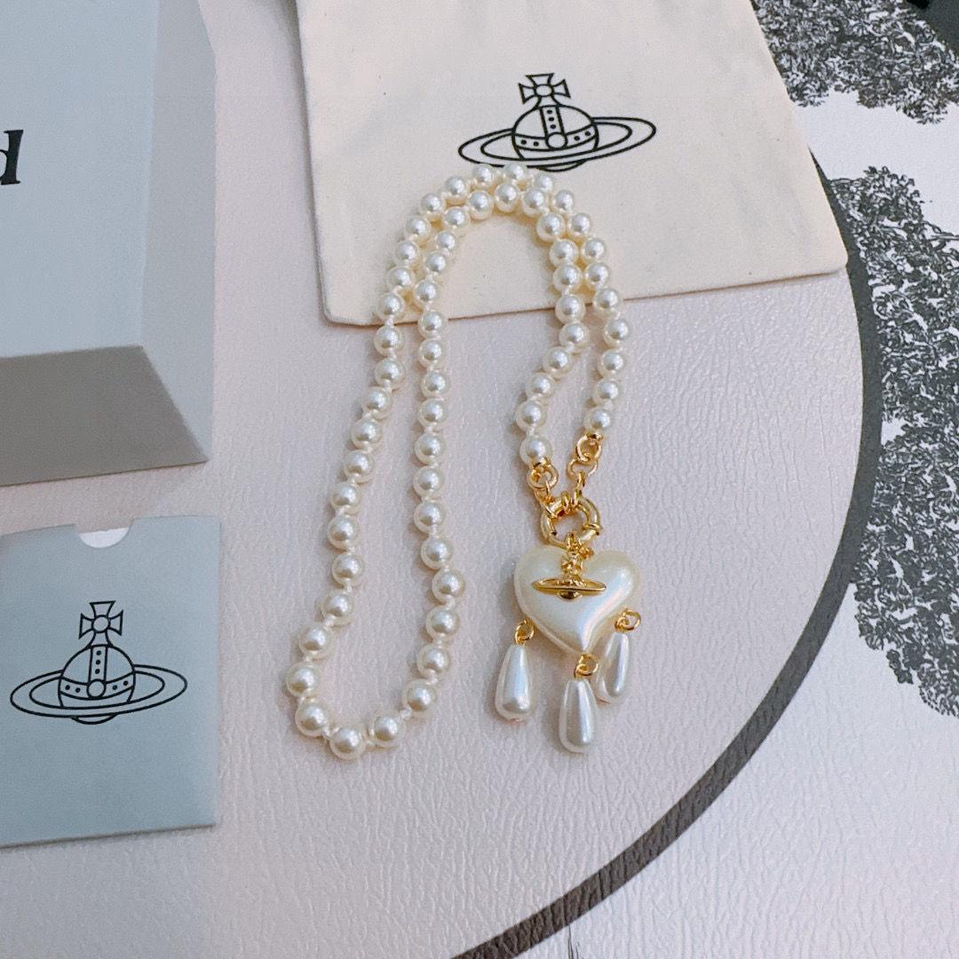 NO:543131,vivienne westwood Queen Mother's Necklace Saturn Necklace!  British fashion designer, mother of punk in fashion!  Fashionable and trendy style, powerful quality, super beautiful design!  The simple and elegant embroidery logo is exquisite. There is no need to worry about not looking good because of the new design of classic elements!  The perfect choice for gifts, fully showing the personality style. The quality is very high, and the whole jewelry gives people a big brand aura and is very exquisite. It improves the level of the whole person for several levels. It is definitely worth buying, jewelry quality, necklace19860909vivienne westwood西太后项链土星项链！英国时装设计师,时装的朋克之母！时尚潮流风格,品质强大,超美的设计！简约大气刺绣Logo精致这个款不用担心不好看,因为经典的元素洋气的新设计！赠礼的完美之选,充分展现个性风范.品质非常整个首饰给人大牌气场的同时又非常精致,让整个人的层次提升好几个level绝对值得入手,饰品精品,necklace,Jewelry