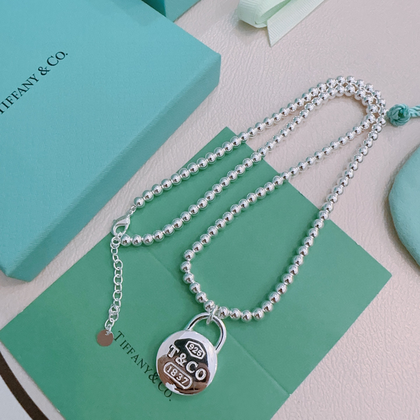 NO:543145,Tiffany TIFFNY&CO. The counter Seiko silver version has the same style as the stars, retro and old style, original reproduction, purely handmade, authentic model opening, fashion essentials, both men and women can wear it, couple style, rock punk silver style, trendy and versatile, same style on the official website, fine jewelry, tiffany19860909蒂芙尼 TIFFNY&CO. 专柜精工银版本明星同款 复古做旧风 原版复刻 纯手工打造 ～正品开模潮流时尚必备 男女均可佩戴 情侣款同款 摇滚朋克银风格 潮流百搭 官网同款,饰品精品,tiffany,Jewelry