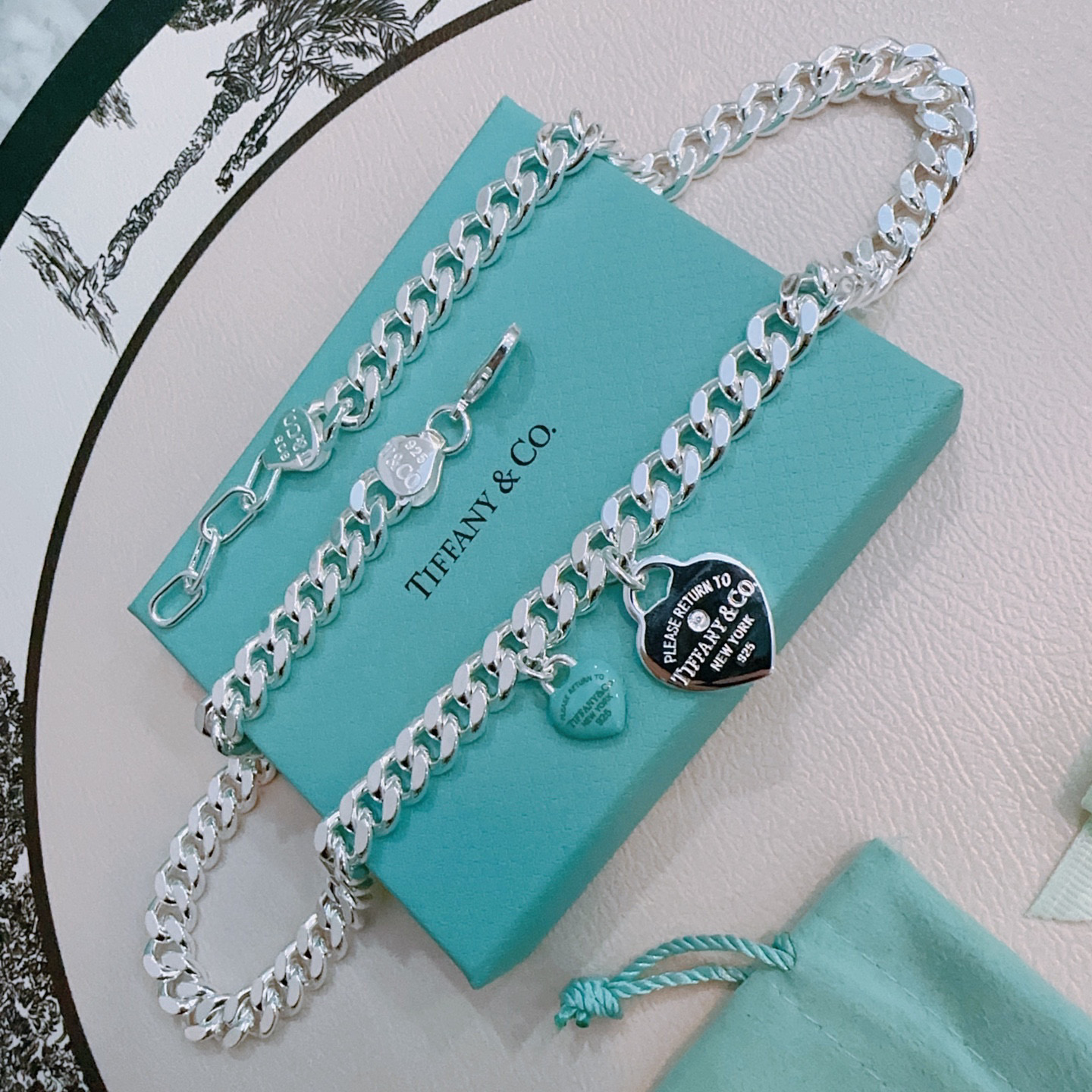 NO:555983,Tiffany TIFFNY&CO. Counter Seiko silver version star's same style, retro old style, original replica, handmade ~ authentic mold opening, trendy and fashionable must-have, can be worn by both men and women, same style for couples, rock punk silver style, trendy and versatile, same style as the official website (55cm), high-quality jewelry, tiffany19860909蒂芙尼 TIFFNY&CO. 专柜精工银版本明星同款 复古做旧风 原版复刻 纯手工打造 ～正品开模潮流时尚必备 男女均可佩戴 情侣款同款 摇滚朋克银风格 潮流百搭 官网同款（55cm）,饰品精品,tiffany,Jewelry