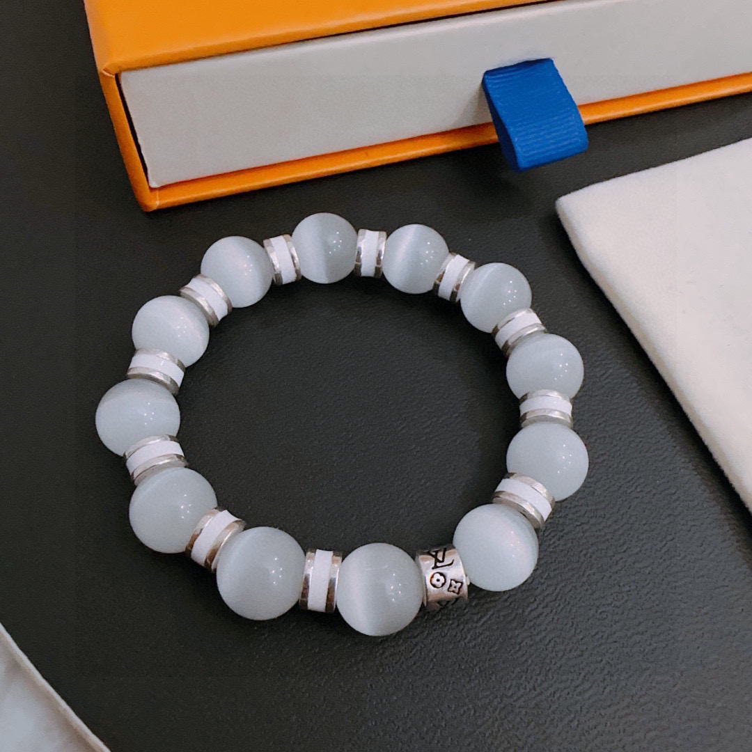 NO:558536,Counter precision version LV Louis Vuitton multi-element agate Thai silver style (large size) bracelet. Same style as G-Dragon star. Retro style. Original replica. Purely handmade ~ Genuine open mold. Trendy and fashionable must-have. Can be worn by both men and women. Same style for couples. Rock punk Thai silver style. Retro elements. Trendy and versatile. Same style as official website, jewelry boutique, louis vuitton, louis vuitton, bracelet19860909专柜精工版本 LV路易威登多元素玛瑙泰银风格（大号）手链 权志龙明星同款 复古做旧风 原版复刻 纯手工打造 ～正品开模潮流时尚必备 男女均可佩戴 情侣款同款 摇滚朋克泰银风格 复古元素 潮流百搭 官网同款,饰品精品,louis vuitton,louis vuitton,bracelet,Jewelry