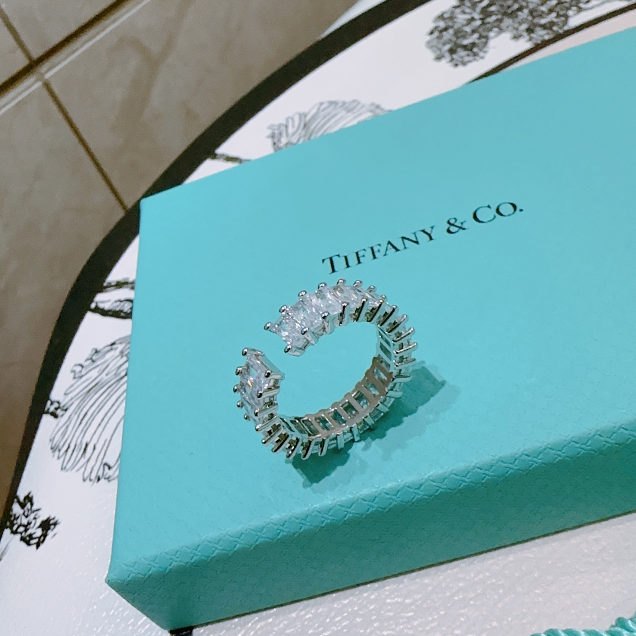 Tiffany & Co. V Gold Plated Platinum Open Ring Adjustable 2 i1760523816596 3734 0 0