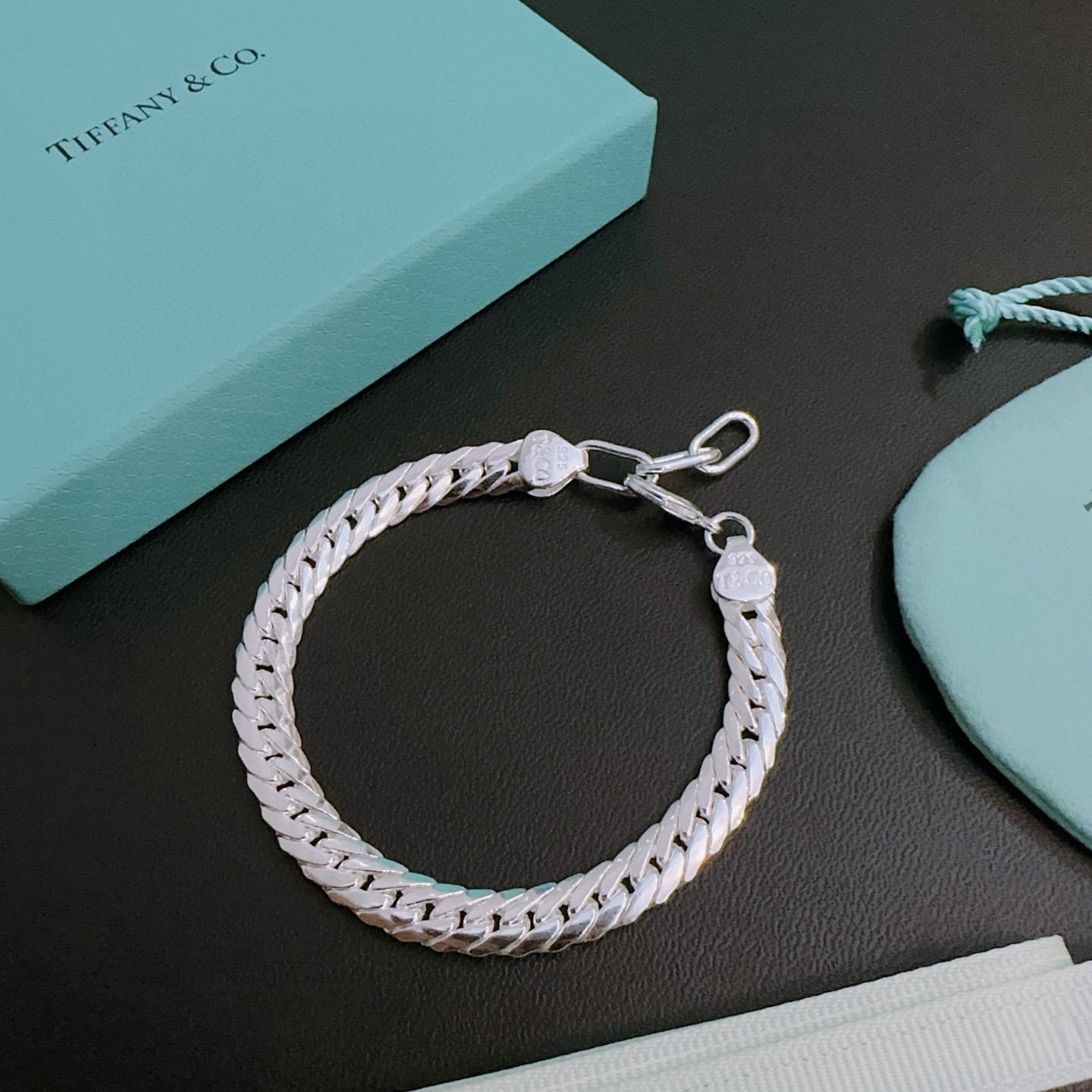 NO:558550,Tiffany & Co. Bracelet TIFFNY&CO. Counter Seiko silver version, the same style as the star, retro old style, original replica, purely handmade ~ authentic mold opening, trendy and fashionable must-have, can be worn by both men and women, same style for couples, rock punk silver style, trendy and versatile, same style as the official website, boutique jewelry, tiffany, bracelet19860909蒂芙尼手链 TIFFNY&CO. 专柜精工银版本明星同款 复古做旧风 原版复刻 纯手工打造 ～正品开模潮流时尚必备 男女均可佩戴 情侣款同款 摇滚朋克银风格 潮流百搭 官网同款,饰品精品,tiffany,bracelet,Jewelry