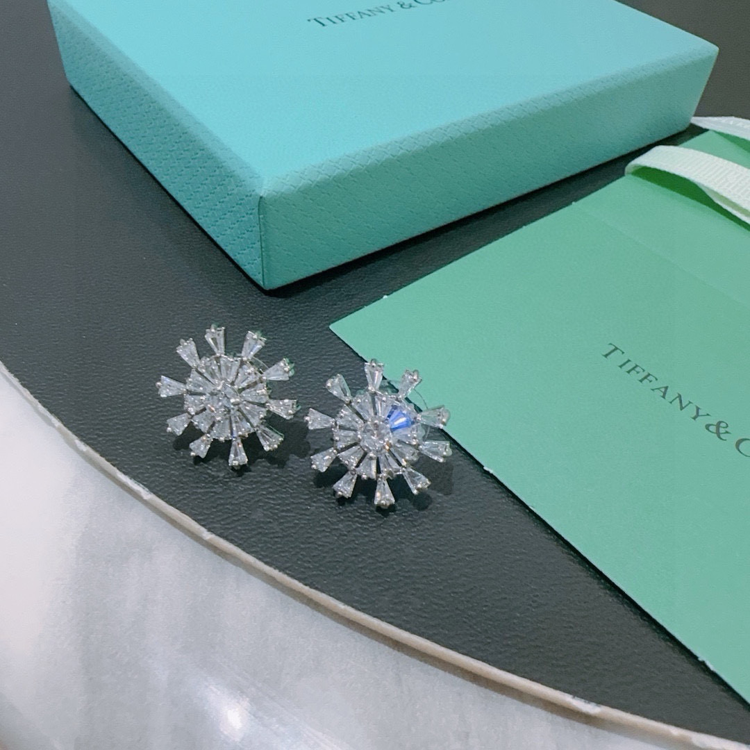 NO:558566,Exclusive custom-made Tiff Tiffany earrings commemorative style Highlights Marquise Earrings made of high-carbon diamonds Inlaid with top-notch gold material Platinum diamond design Absolutely crafted and elegant Generous earrings, fine jewelry, tiffany, earrings19860909独家订制 Tiff 蒂芙尼耳环纪念款 花絮 马眼 耳钉采用高碳钻 顶级亚金材质镶嵌 铂金镶钻设计 绝对精工细造优雅 大方耳环,饰品精品,tiffany,earrings,Jewelry