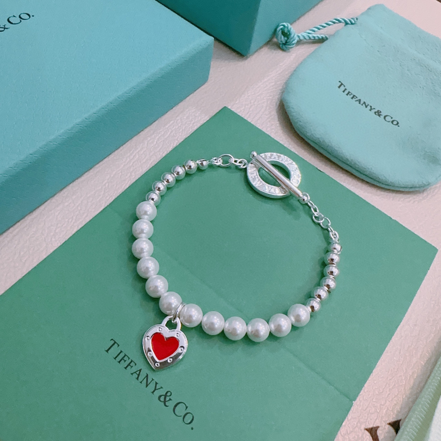 NO:575250,Authentic new Tiffany bracelet TIFFNY&CO. Counter Seiko version Multi-element agate silver style bracelet Same style as the star Retro style Original replica Purely handmade Authentic open mold fashion essentials Can be worn by both men and women Same style for couples Rock punk silver style Trendy and versatile Same style as the official website, boutique jewelry, tiffany, bracelet19860909正品新款蒂芙尼手链 TIFFNY&CO. 专柜精工版本 多元素玛瑙银风格手链 明星同款 复古做旧风 原版复刻 纯手工打造 正品开模潮流时尚必备 男女均可佩戴 情侣款同款 摇滚朋克银风格 潮流百搭 官网同款,饰品精品,tiffany,bracelet,Jewelry