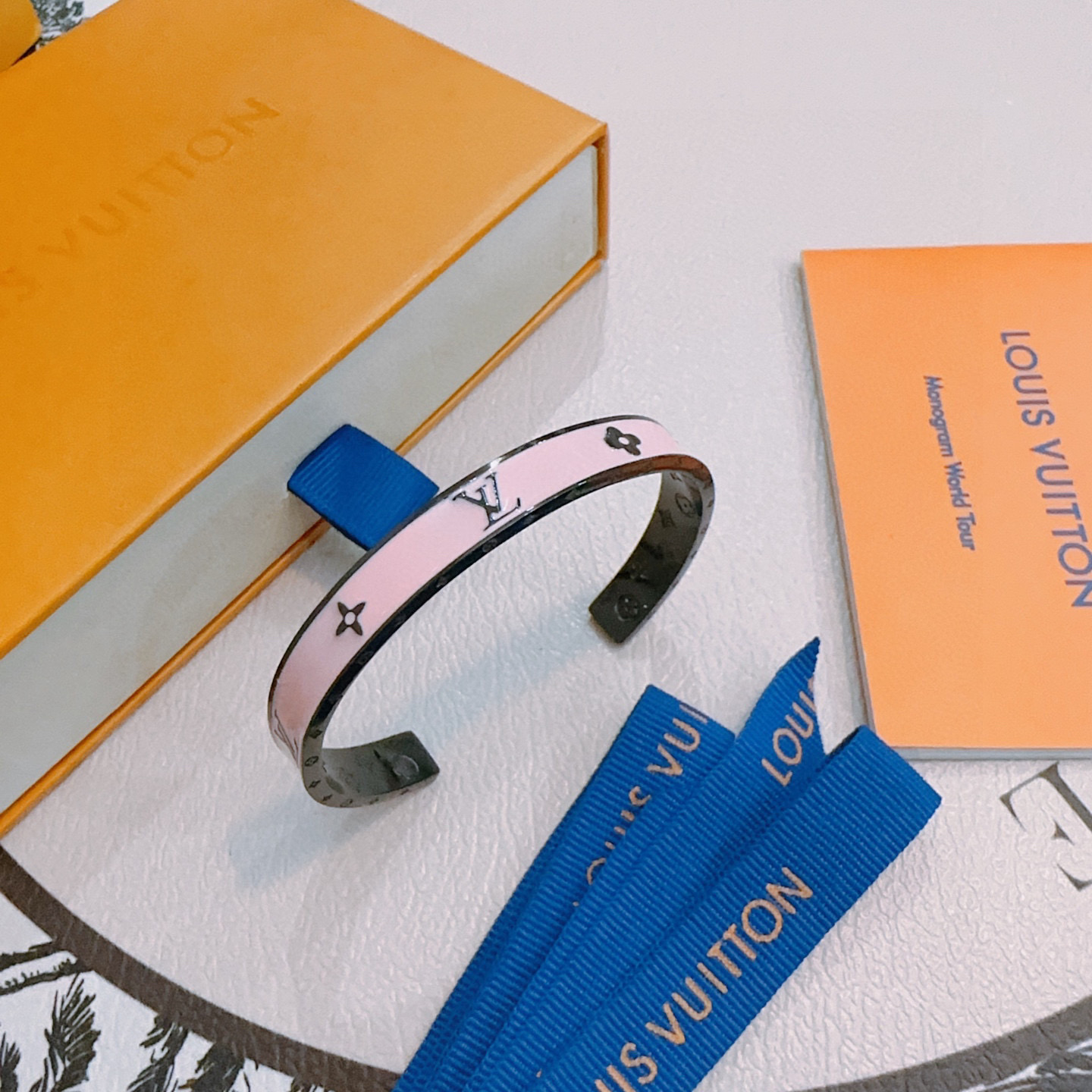 NO:575514,LV bracelet bracelet, new model, trendy and fashionable must-have, can be worn by both men and women, the same style for couples, trendy and versatile, the same latest model from the official website (steel material), jewelry boutique, louis vuitton, bracelet, bracelet19860909LV手链手镯 新款开模潮流时尚必备 男女均可佩戴 情侣款同款 潮流百搭 官网同款最新款（钢材质）,饰品精品,louis vuitton,bracelet,bracelet,Jewelry