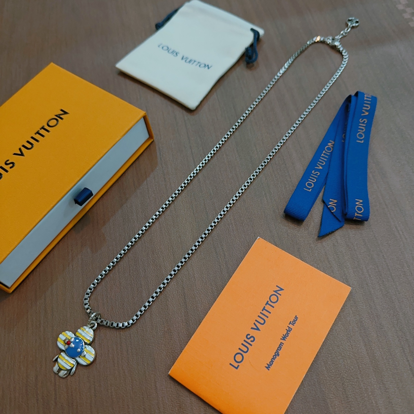 NO:575464,Louis Vuitton LV necklace original single goods counter new open mold retro trendy fashion must-have. Can be worn by both men and women. The same style for couples. Rock punk Thai silver style. Retro elements. Trendy and versatile. The latest chain of the same necklace on the official website is higher grade. Star classic necklace series retro silver necklace. The chain length is 60 cm and the length can be changed. The details are distressed. Non-market glossy version. This has been on the market. This is a hot-selling model in LV. It goes well with trendy clothes, jewelry boutiques, louis vuitton, louis  vuitton,necklace19860909路易威登 LV项链原单货专柜新款开模复古潮流时尚必备 男女均可佩戴 情侣款同款 摇滚朋克泰银风格 复古元素 潮流百搭 官网同款项链最新款链条档次更高明星经典款项链系列复古银项链 链长60厘米可改长度 细节对版做旧处理 非市面亮面版型 这款一直在出 LV里面热卖款 非常好搭配潮流衣服,饰品精品,louis vuitton,louis vuitton,necklace,Jewelry