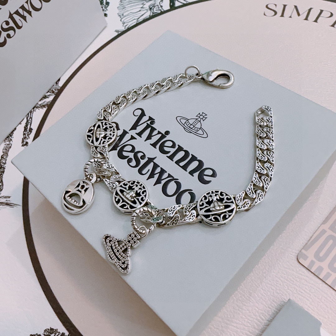 NO:582526,High-quality West Queen Mother counter Seiko version of Thai silver style bracelet. Same style as celebrities. Retro style. Original replica. Purely handmade. ~ Authentic mold opening. Trendy and fashionable must-have. Can be worn by both men and women. Same style for couples. Rock and punk Thai silver style. Retro elements. Trendy and versatile. The official website has the same code number 18 20 22, fine jewelry, bracelet.19860909高品质西太后专柜精工版本泰银风格手链 明星同款 复古做旧风 原版复刻 纯手工打造 ～正品开模潮流时尚必备 男女均可佩戴 情侣款同款 摇滚朋克泰银风格 复古元素 潮流百搭 官网同款码数18 20 22,饰品精品,bracelet,Jewelry