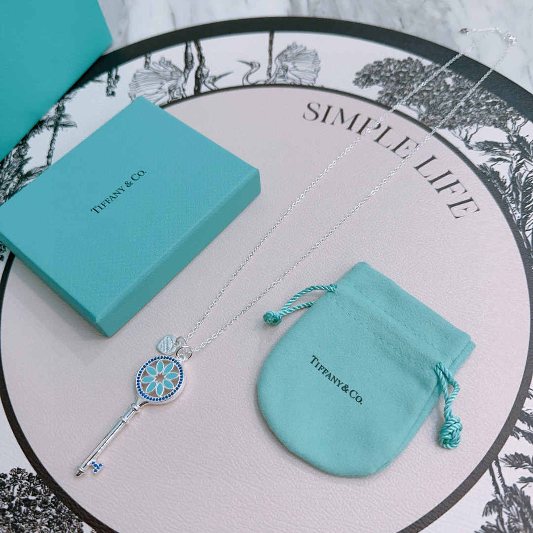 NO:582535,Tiffany TIFFNY&CO. counter Seiko silver version star's same style, retro old style, original replica, handmade ~ authentic mold opening, trendy and fashionable must-have, can be worn by both men and women, same style for couples, rock punk silver style, trendy and versatile, same style as the official website (60cm adjustable), high-quality jewelry, tiffany19860909蒂芙尼 TIFFNY&CO. 专柜精工银版本明星同款 复古做旧风 原版复刻 纯手工打造 ～正品开模潮流时尚必备 男女均可佩戴 情侣款同款 摇滚朋克银风格 潮流百搭 官网同款（60cm可调节）,饰品精品,tiffany,Jewelry