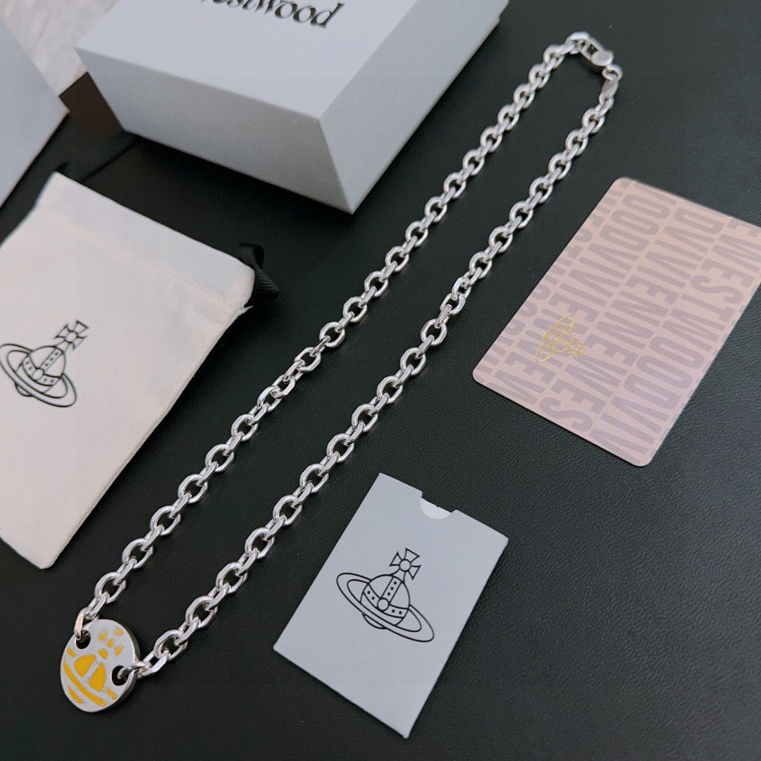 NO:582954,High-quality classic large Saturn necklace for men and women (55cm) necklace vivienne westwood Queen Mother Saturn necklace!  British fashion designer, the mother of punk fashion!  Fashionable style, strong quality, super beautiful design!  Simple and elegant, with exquisite embroidered logo, you don’t have to worry about it not looking good, because it has classic elements and a modern new design!  The perfect choice for gift giving, it fully demonstrates your personality. The quality of the jewelry is very high. It gives people the aura of a big-name brand and is also very exquisite. It elevates a person's level by several levels. It is definitely worth buying. It is a fine jewelry and necklace.19860909高品质经典大土星项链男女同款（55cm） 项链vivienne westwood西太后土星项链！英国时装设计师,时装的朋克之母！时尚潮流风格,品质强大,超美的设计！简约大气刺绣Logo精致这个款不用担心不好看,因为经典的元素洋气的新设计！赠礼的完美之选,充分展现个性风范.品质非常整个首饰给人大牌气场的同时又非常精致,让整个人的层次提升好几个level绝对值得入手,饰品精品,necklace,Jewelry