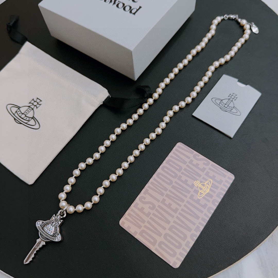 NO:575518,High-quality classic large Saturn necklace for men and women (60cm) necklace vivienne westwood Queen Mother Saturn pearl necklace!  British fashion designer, the mother of punk fashion!  Fashionable style, strong quality, super beautiful design!  Simple and elegant, with exquisite embroidered logo, you don’t have to worry about it not looking good, because it has classic elements and a modern new design!  The perfect choice for gift giving, it fully demonstrates your personality. The quality of the jewelry is very high. It gives people the aura of a big-name brand and is also very exquisite. It elevates a person's level by several levels. It is definitely worth buying. It is a fine jewelry and necklace.19860909高品质经典大土星项链男女同款（60cm） 项链vivienne westwood西太后土星珍珠项链！英国时装设计师,时装的朋克之母！时尚潮流风格,品质强大,超美的设计！简约大气刺绣Logo精致这个款不用担心不好看,因为经典的元素洋气的新设计！赠礼的完美之选,充分展现个性风范.品质非常整个首饰给人大牌气场的同时又非常精致,让整个人的层次提升好几个level绝对值得入手,饰品精品,necklace,Jewelry
