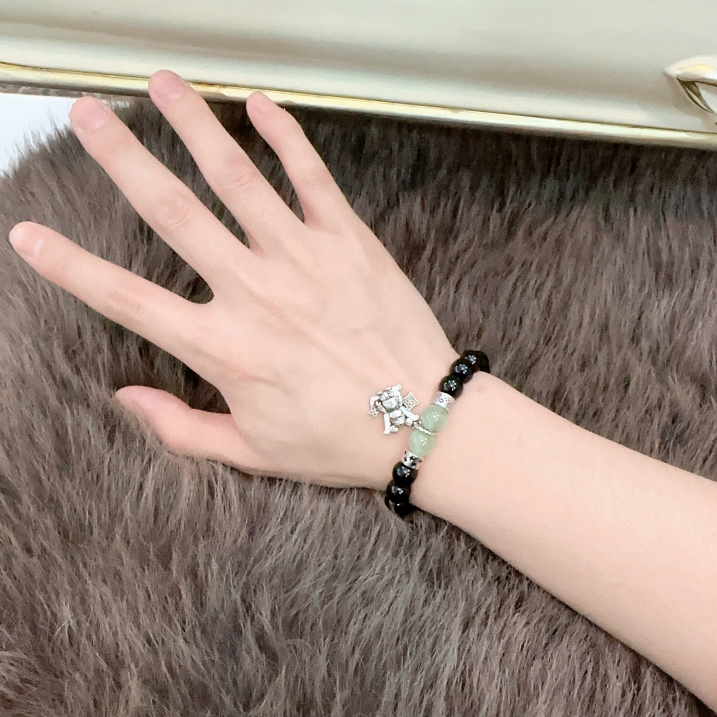 💰180 专柜精工版本 LV路易威登🇷🇼多元素玛瑙泰银风格手链 明星同款 复古做旧风 原版复刻 纯手工打造 正品开模潮流时尚必备 男女均可佩戴 情侣款同款 摇滚朋克泰银风格 复古元素 潮流百搭 官网同款💯